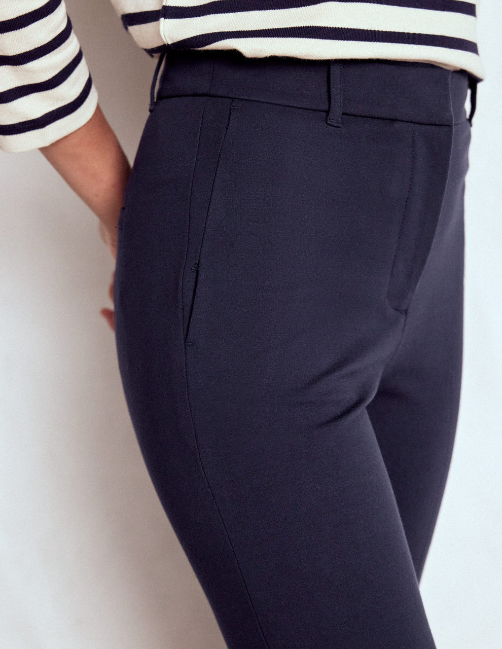 Boden Highgate Ponte Straight Leg Cropped Pants in Navy - Size 12