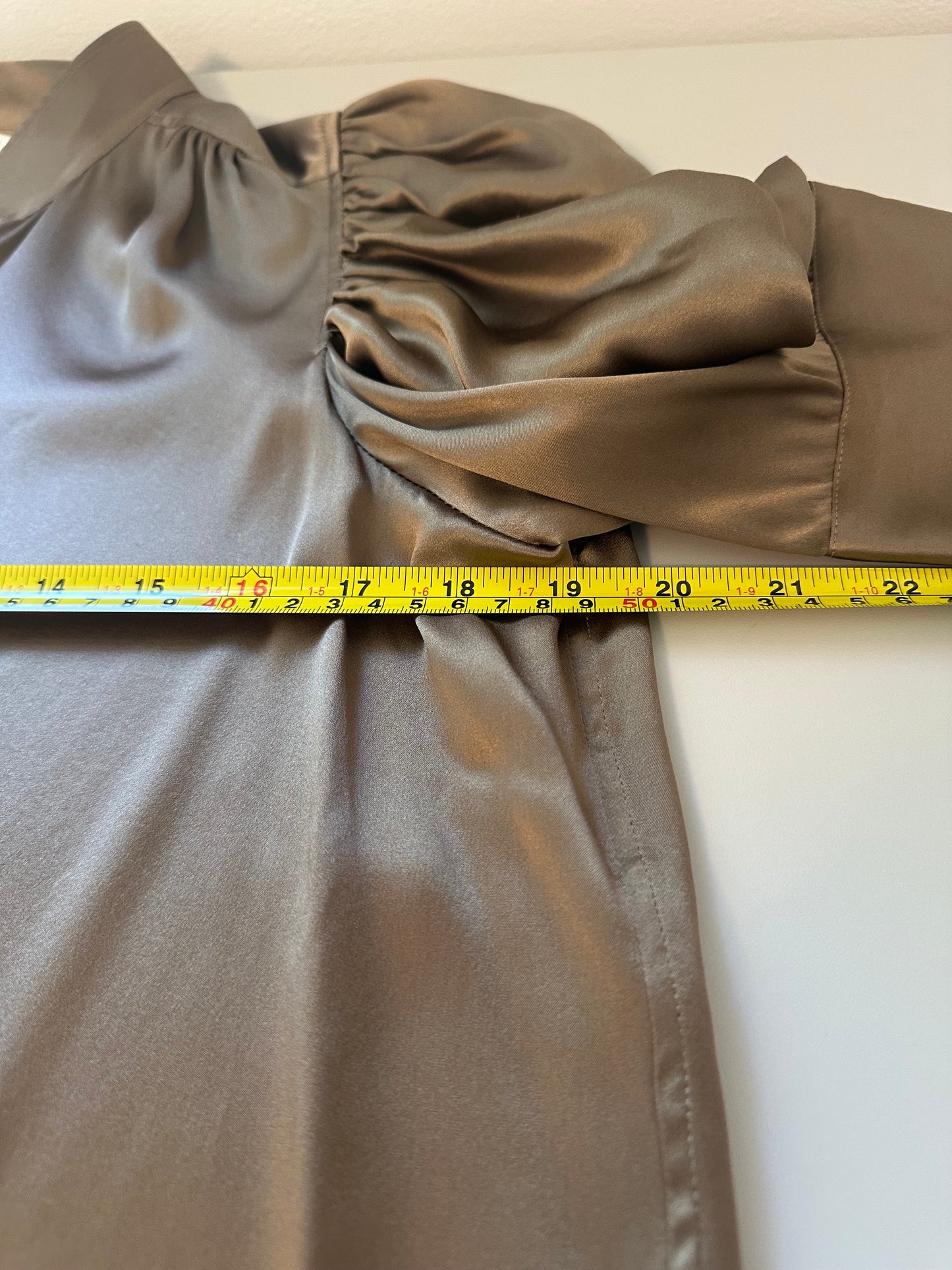 Frame Gillian Silk Puff Sleeve Blouse in Brown | Size Medium