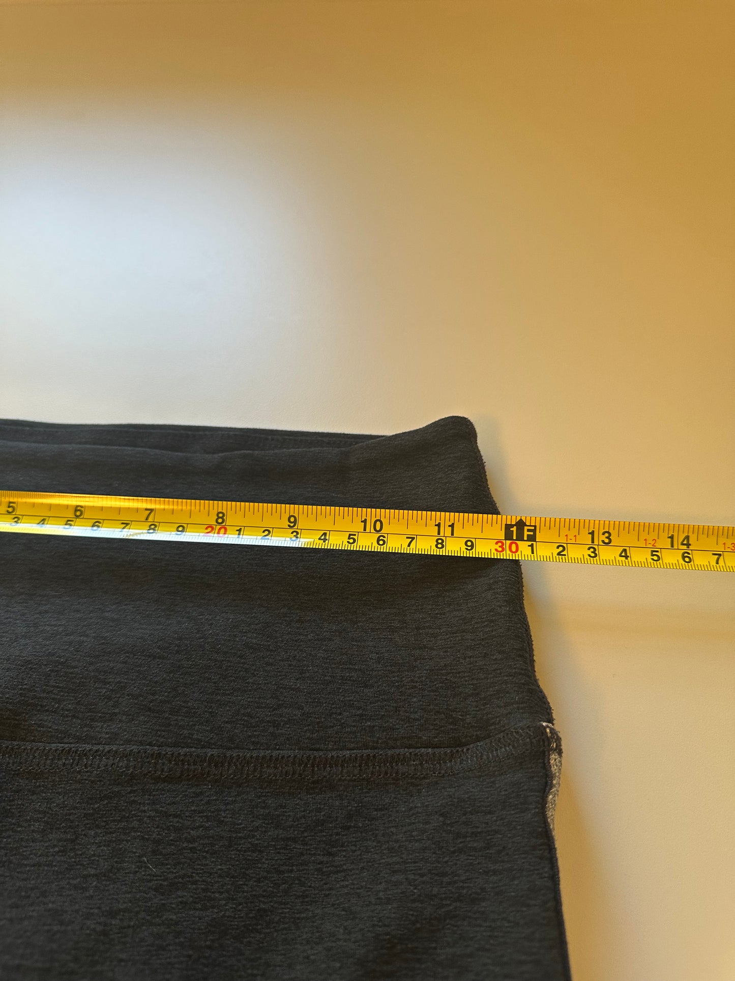 Beyond Yoga Spacedye Shine On High Waisted Midi Leggings in Darkest Night | Size Medium