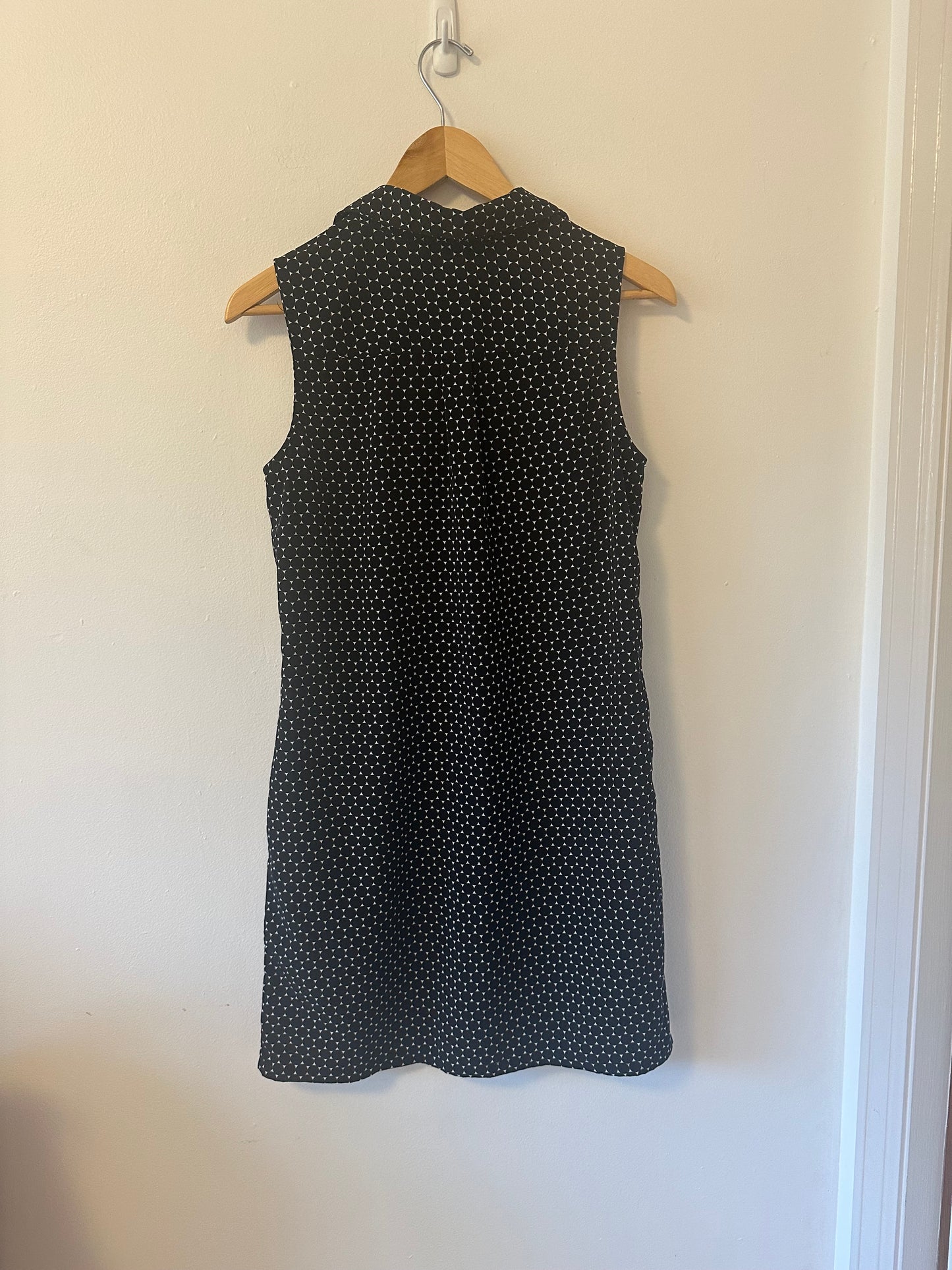 Banana Republic Black and White Sleeveless Mini Dress | Size 4