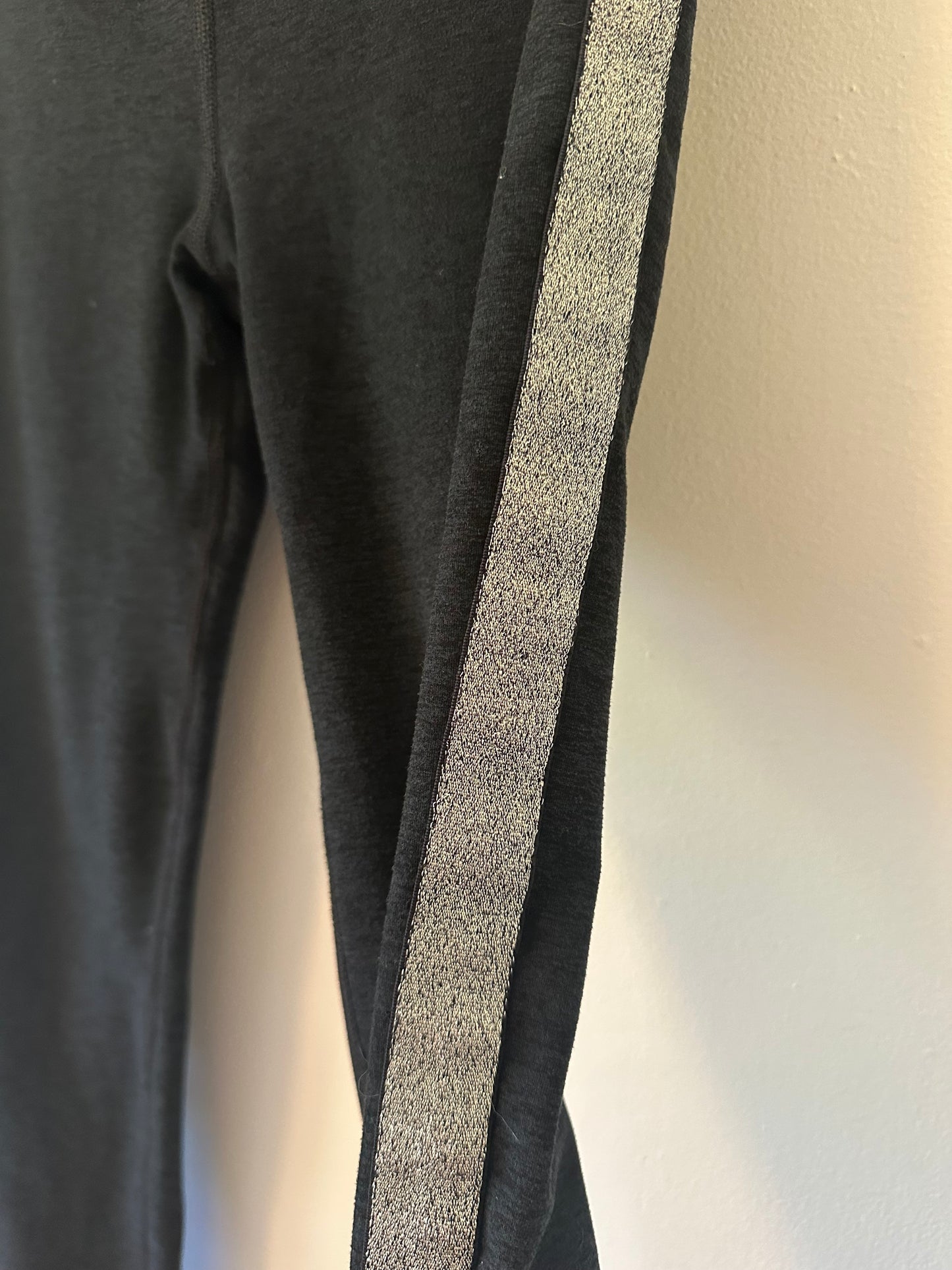 Beyond Yoga Spacedye Shine On High Waisted Midi Leggings in Darkest Night | Size Medium