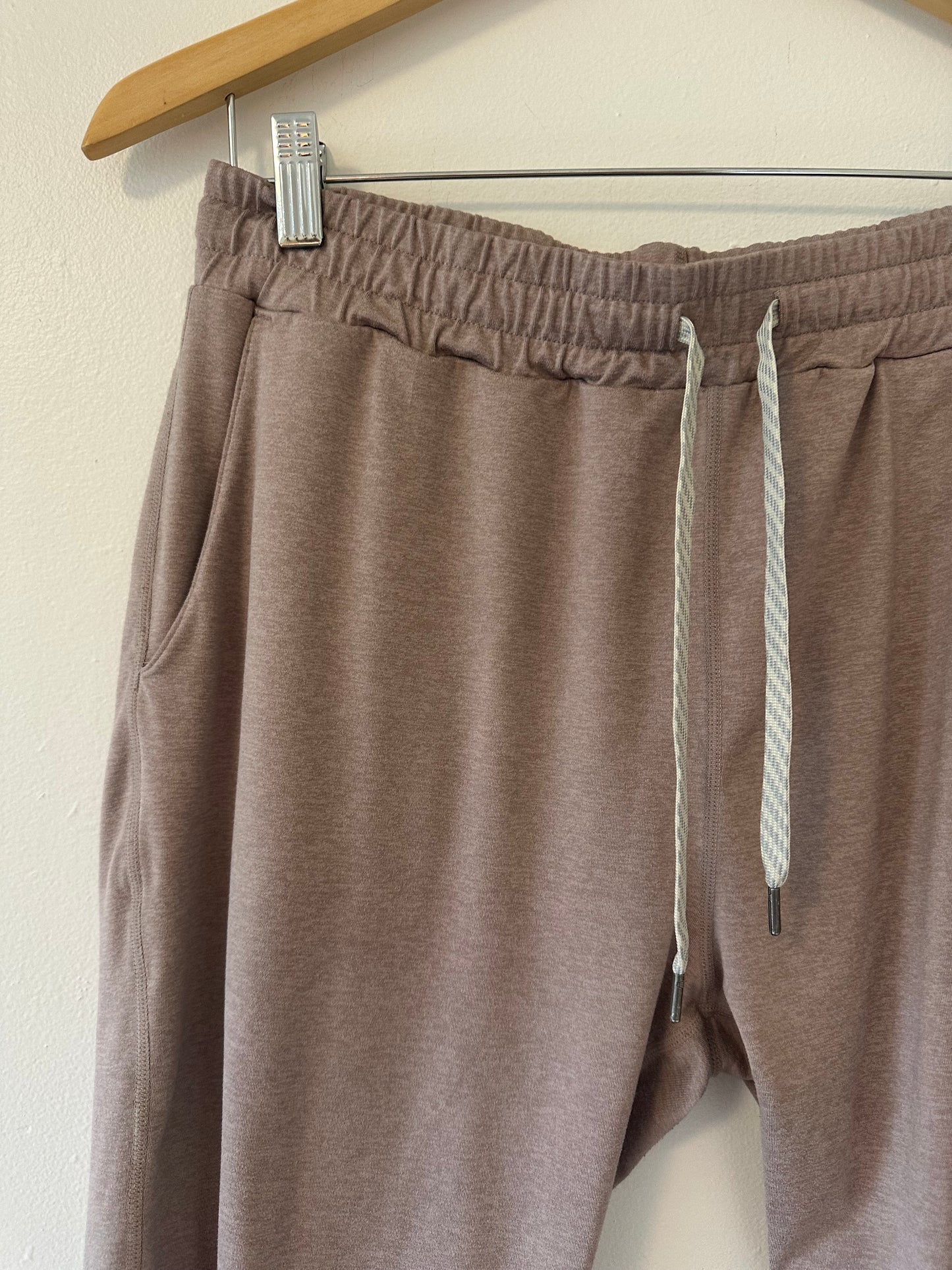 Vuori Light Pink Performance Joggers Size XL