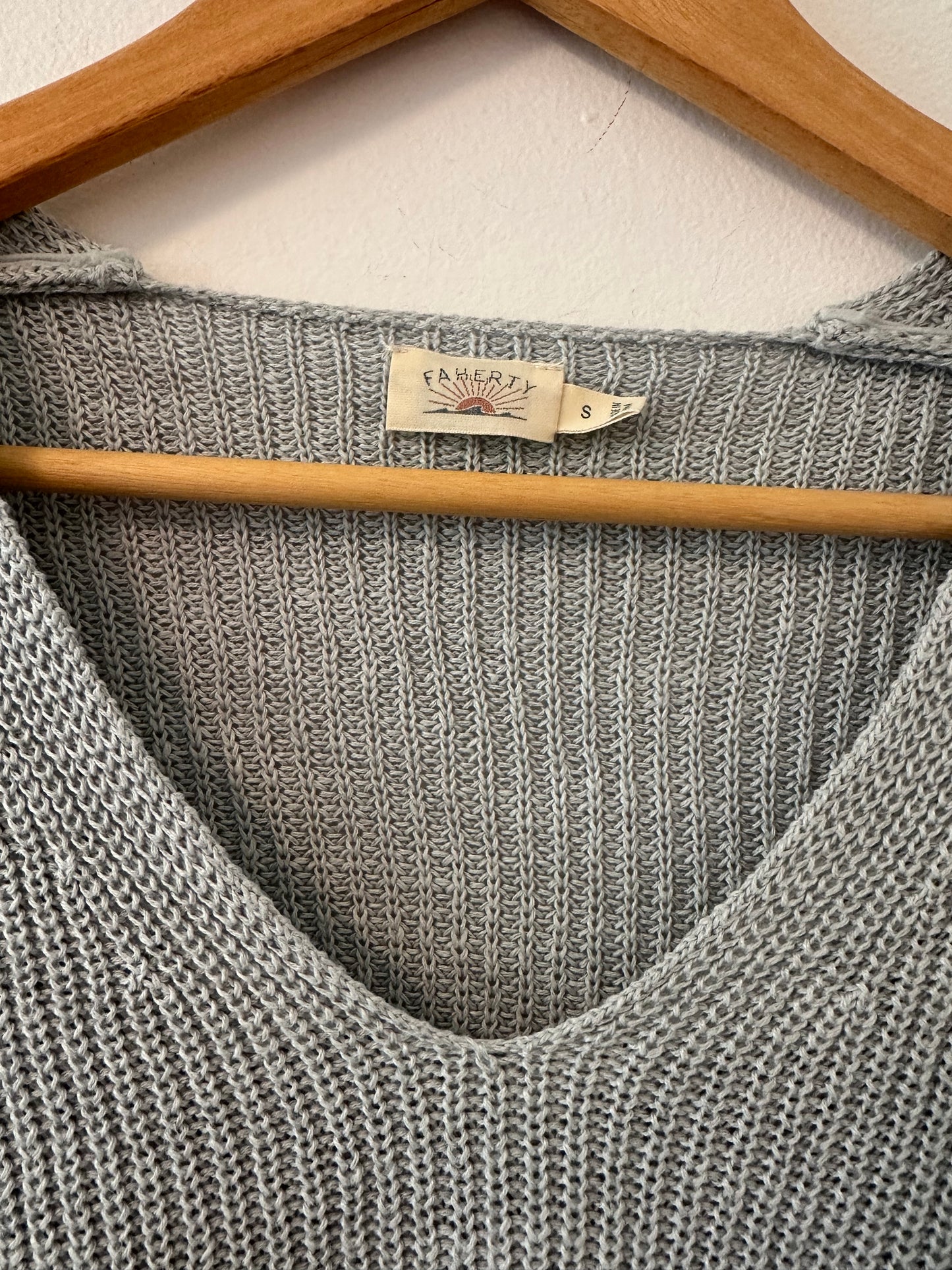 Faherty Miramar Linen V-Neck Sweater in Chalk Blue - Size Small