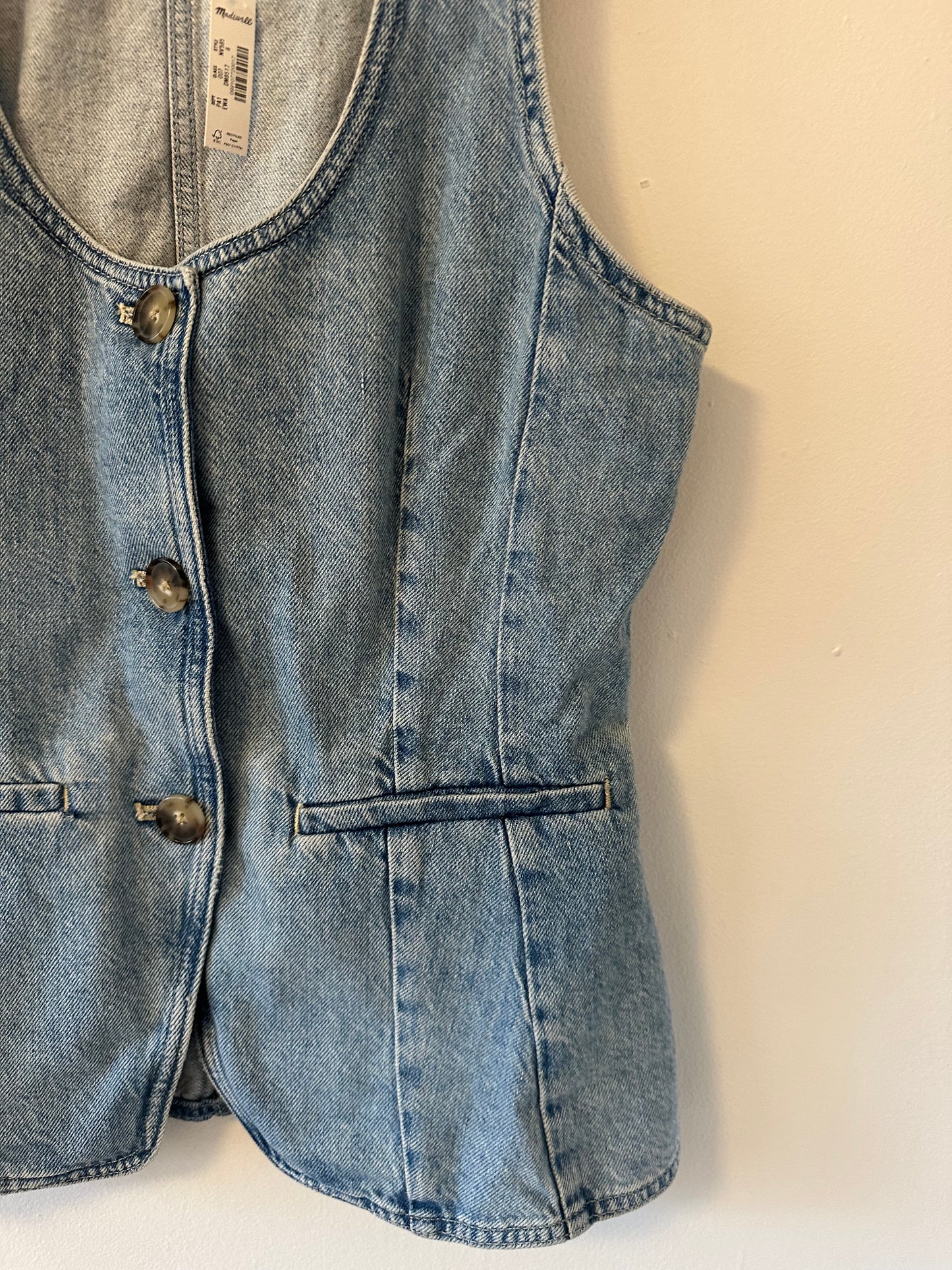 NWT Denim Scoopneck Cutaway Vest in Edmonson Wash | Size 6