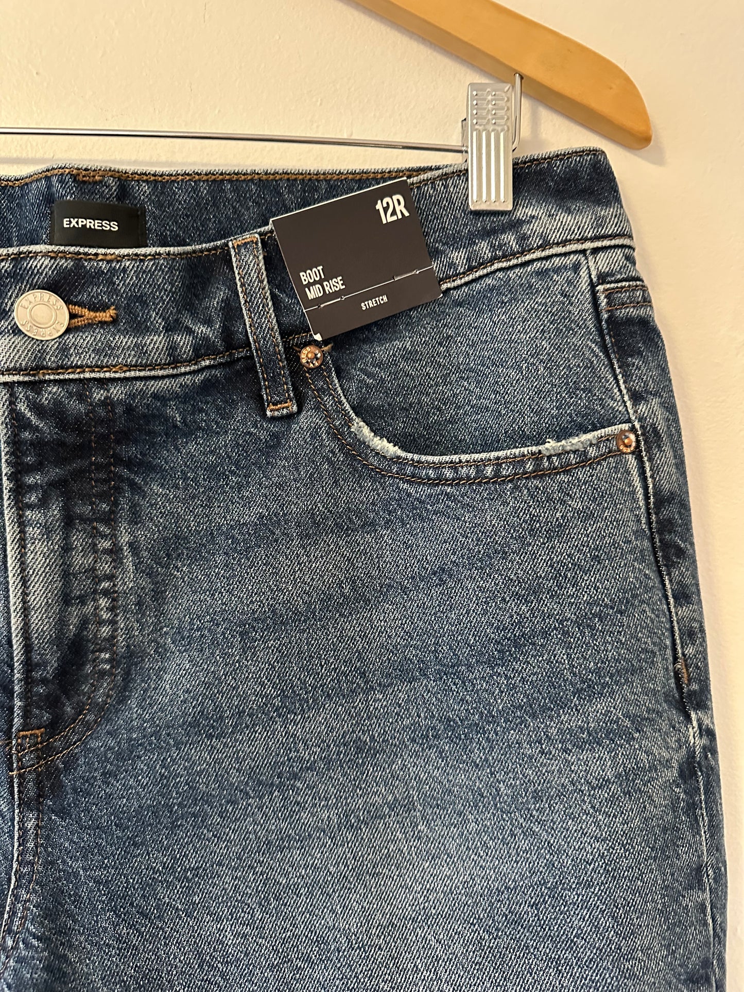 NWT Express Mid Rise Bootcut Distressed Stretch Jeans | Size 12