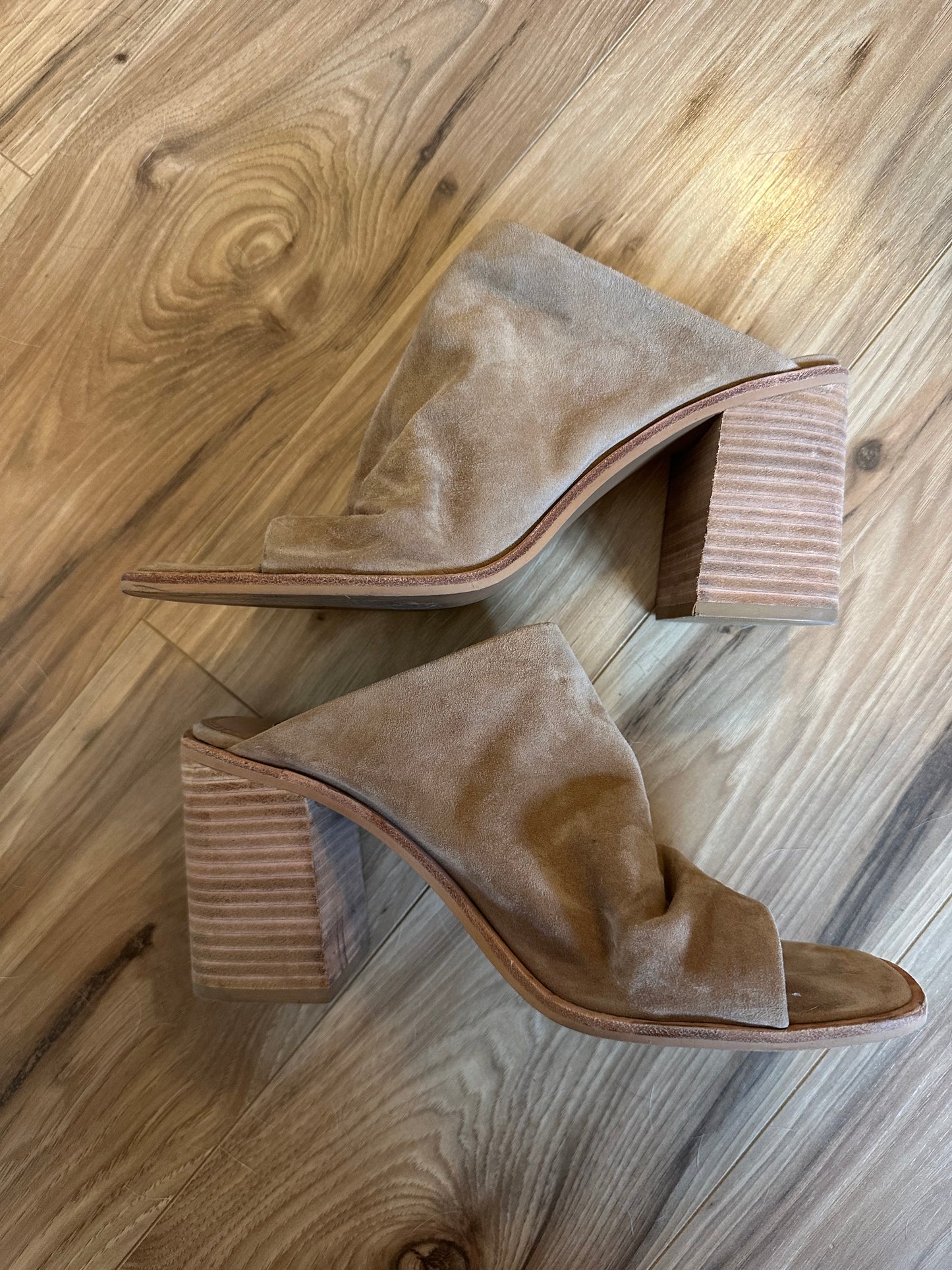 Steve Madden Women's Tan Suede Mules - Size 8.5