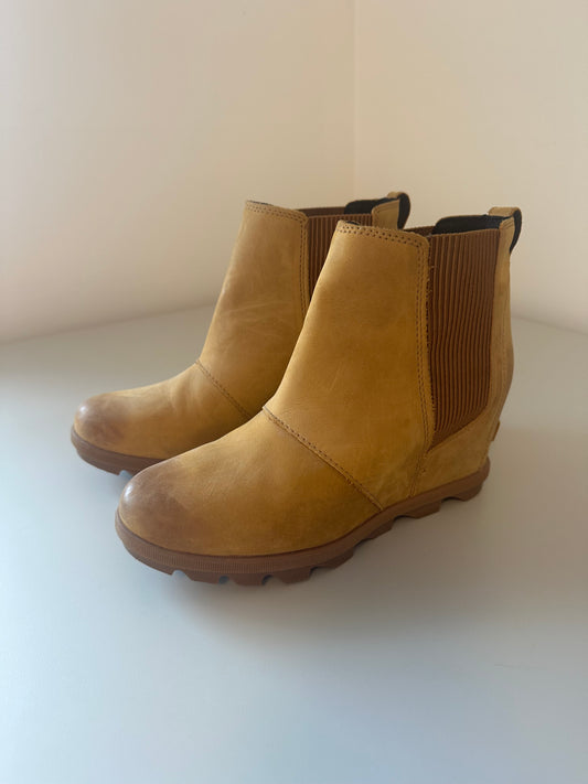 Sorel Joan of Arctic Wedge II Women's Boots In Tan Nubuck | Size 9.5