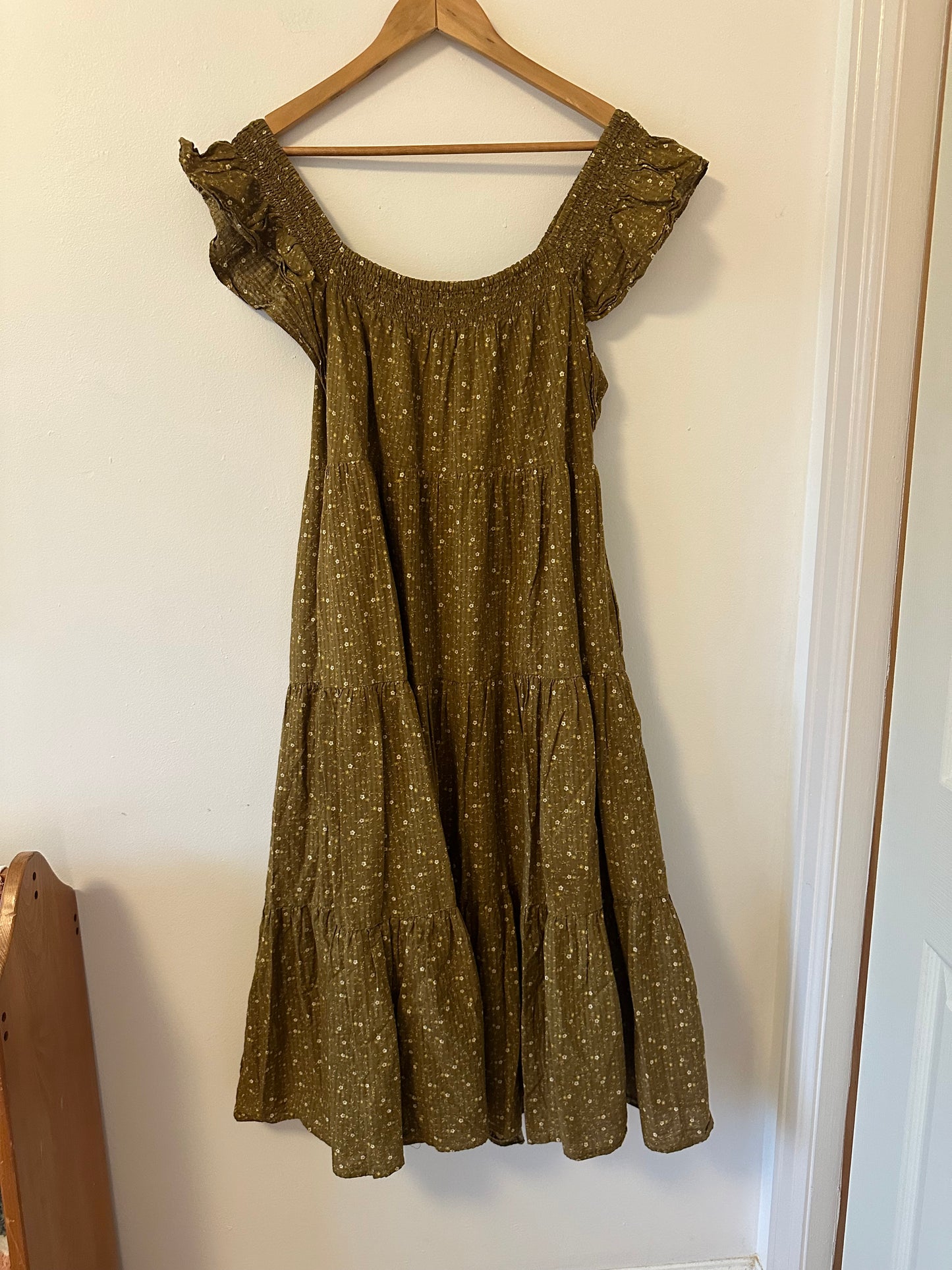 Madewell Ruffle-Sleeve Tiered Midi Dress in Daisy Stitch | Size Medium