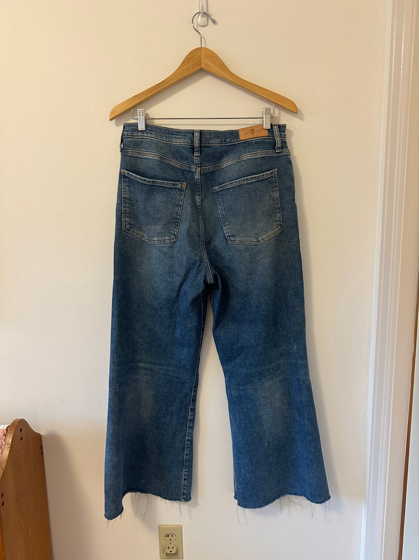 7 For All Mankind The Ultra High Rise Cropped Jo Blue Distressed Jeans | Size 31