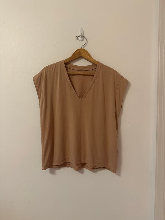 Frame Denim Le Mid Rise Tan V-Neck Short Sleeve Top | Size Large