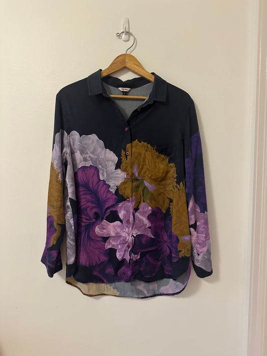 The Kit Zoe Floral Long Sleeve Blouse in Violet Iris | Size Large