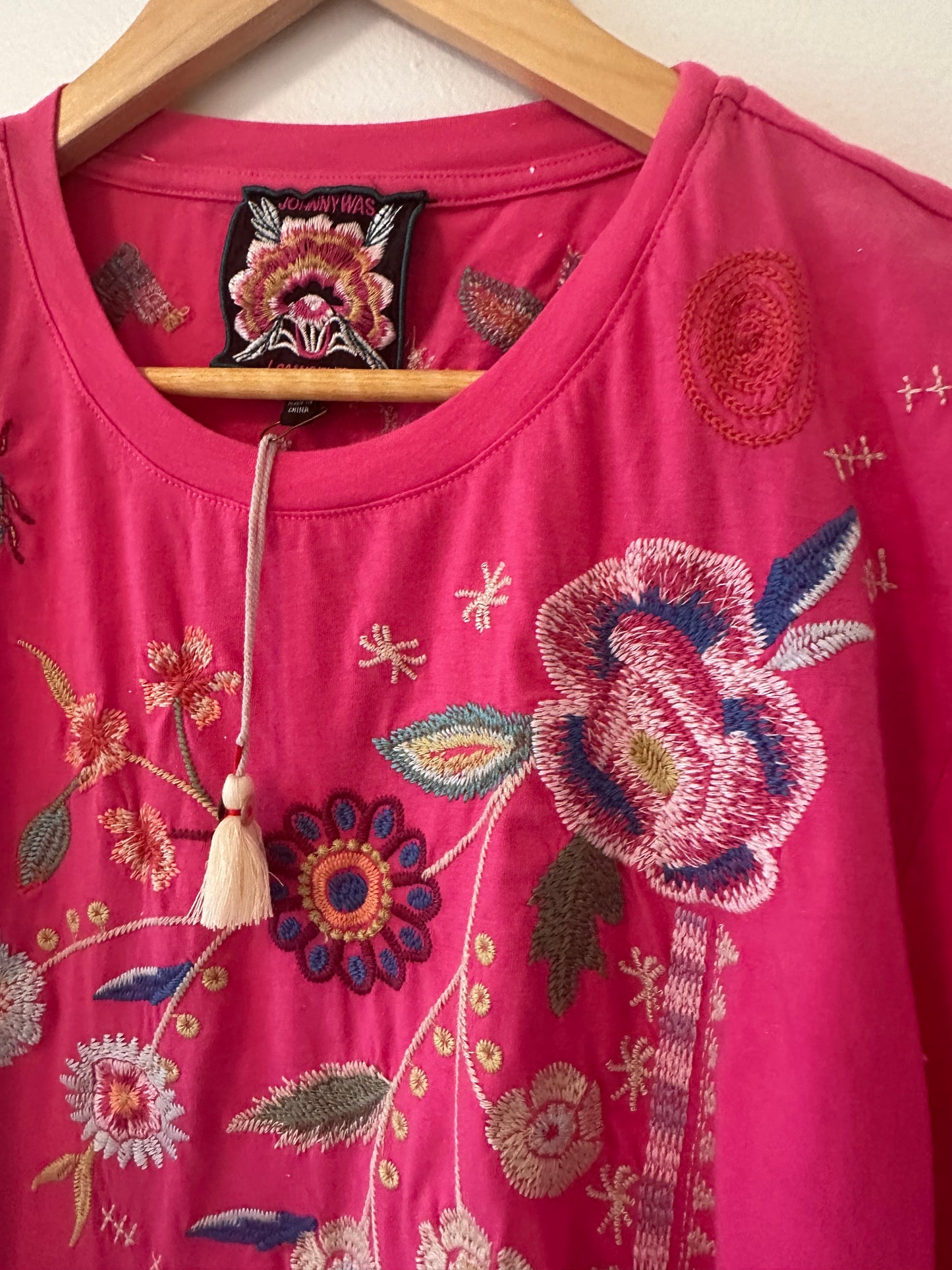 Johnny Was Griffin Easy Fit Tee in Flamingo Pink - Medium