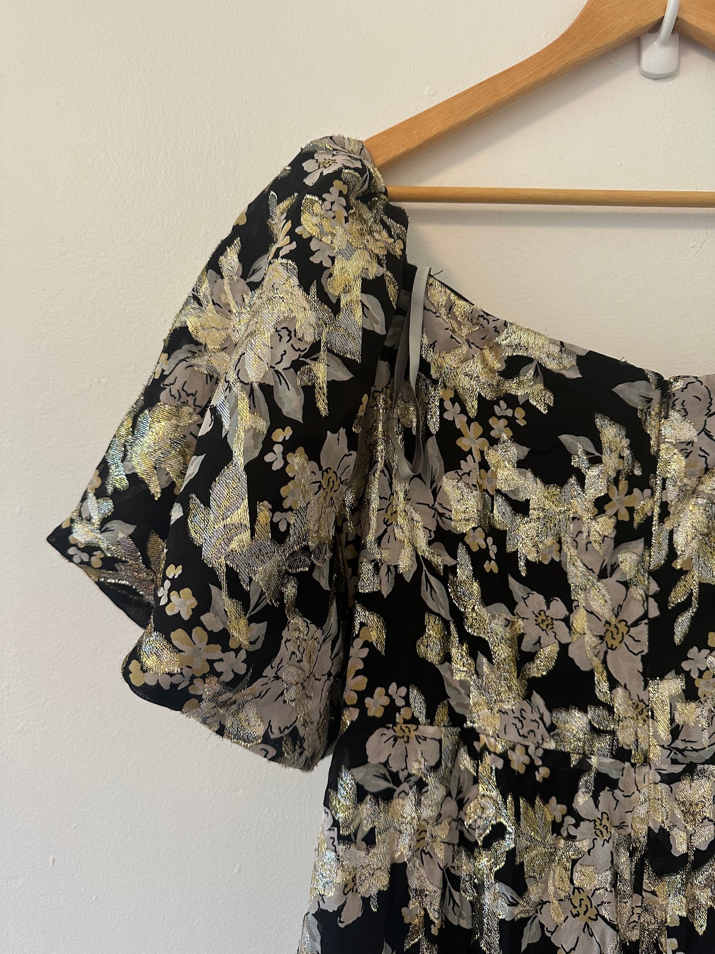 ML Monique Lhuillier Metallic Floral Midi Sheath Dress in Black, Gold, and Silver - Size 12