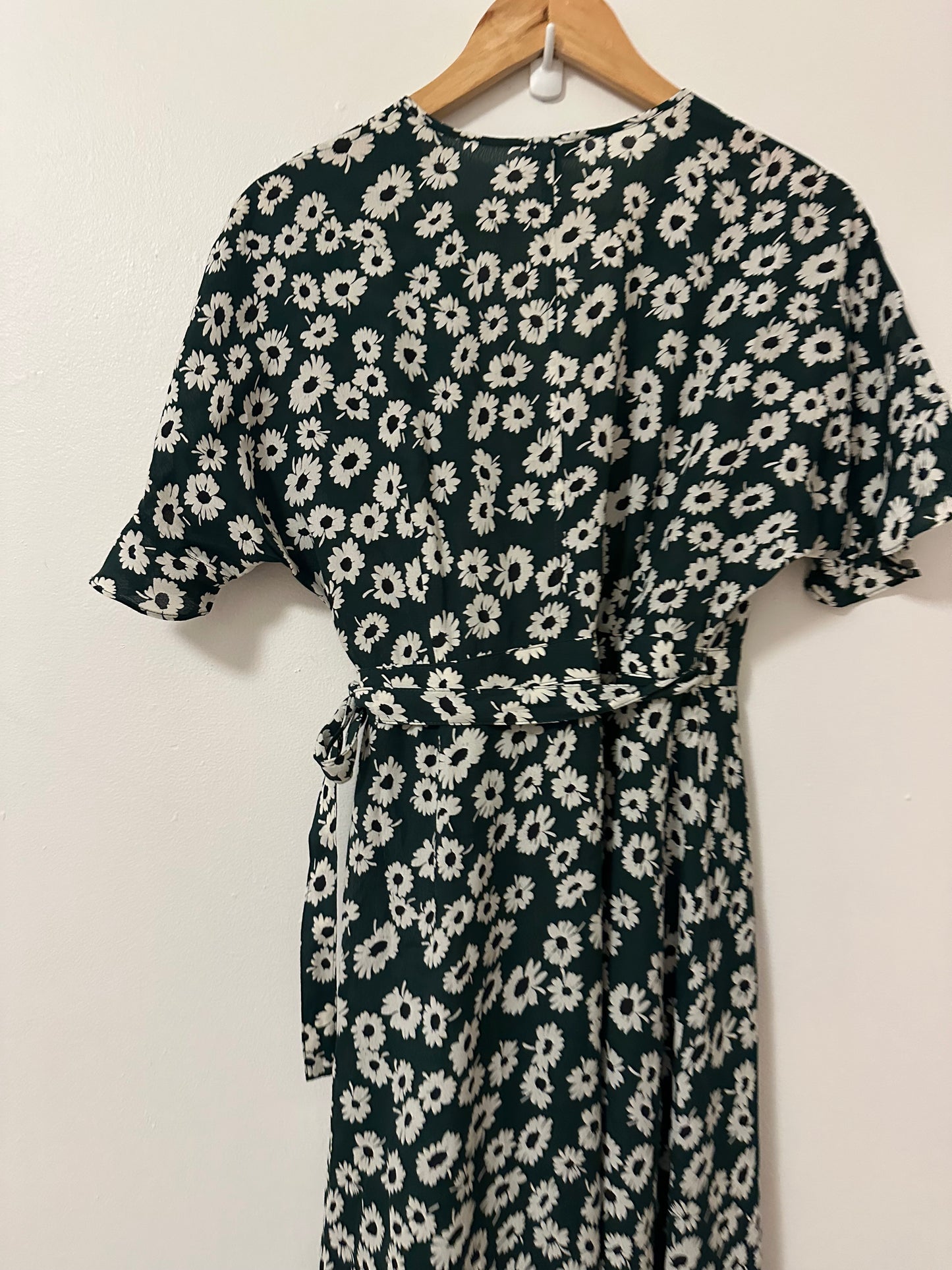 Rails Florence Daisy Print Flutter Sleeve Wrap Dress In Green | Size Small