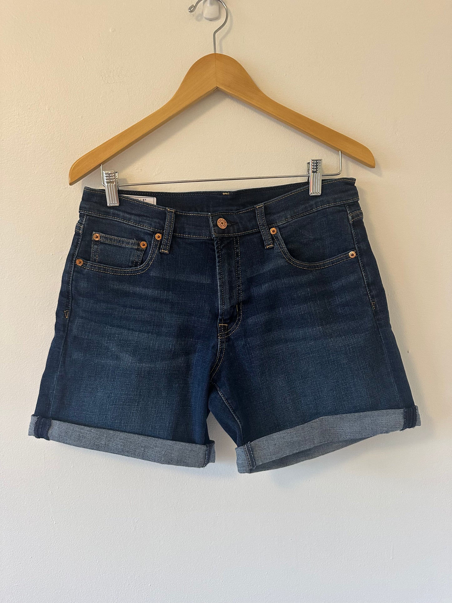 Gap 5” Girlfriend Mid Rise Dark Wash Cuffed Stretch Denim Shorts | Size 6 Tall