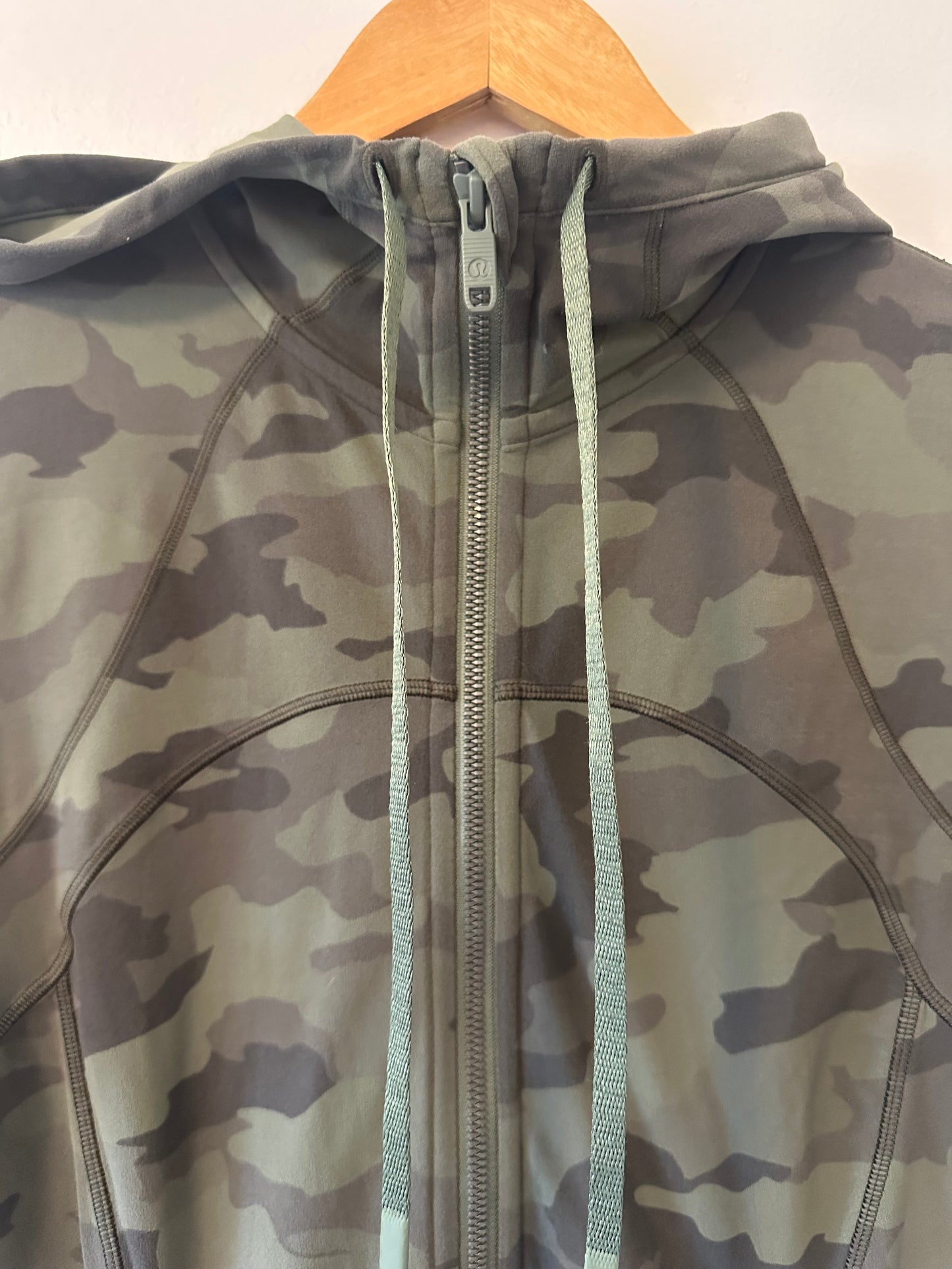 Lululemon Hooded Define Jacket *Nulu Camo Green Twill Multi - Size 8