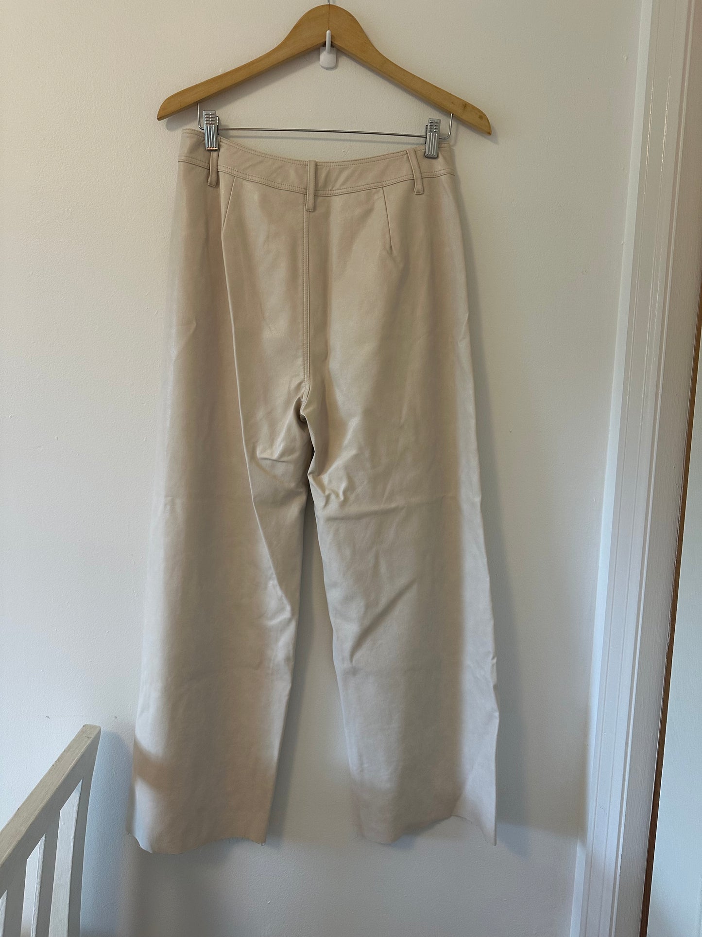 Entro Creamy Beige Faux Leather Wide-Leg Cropped Pants - Size Large