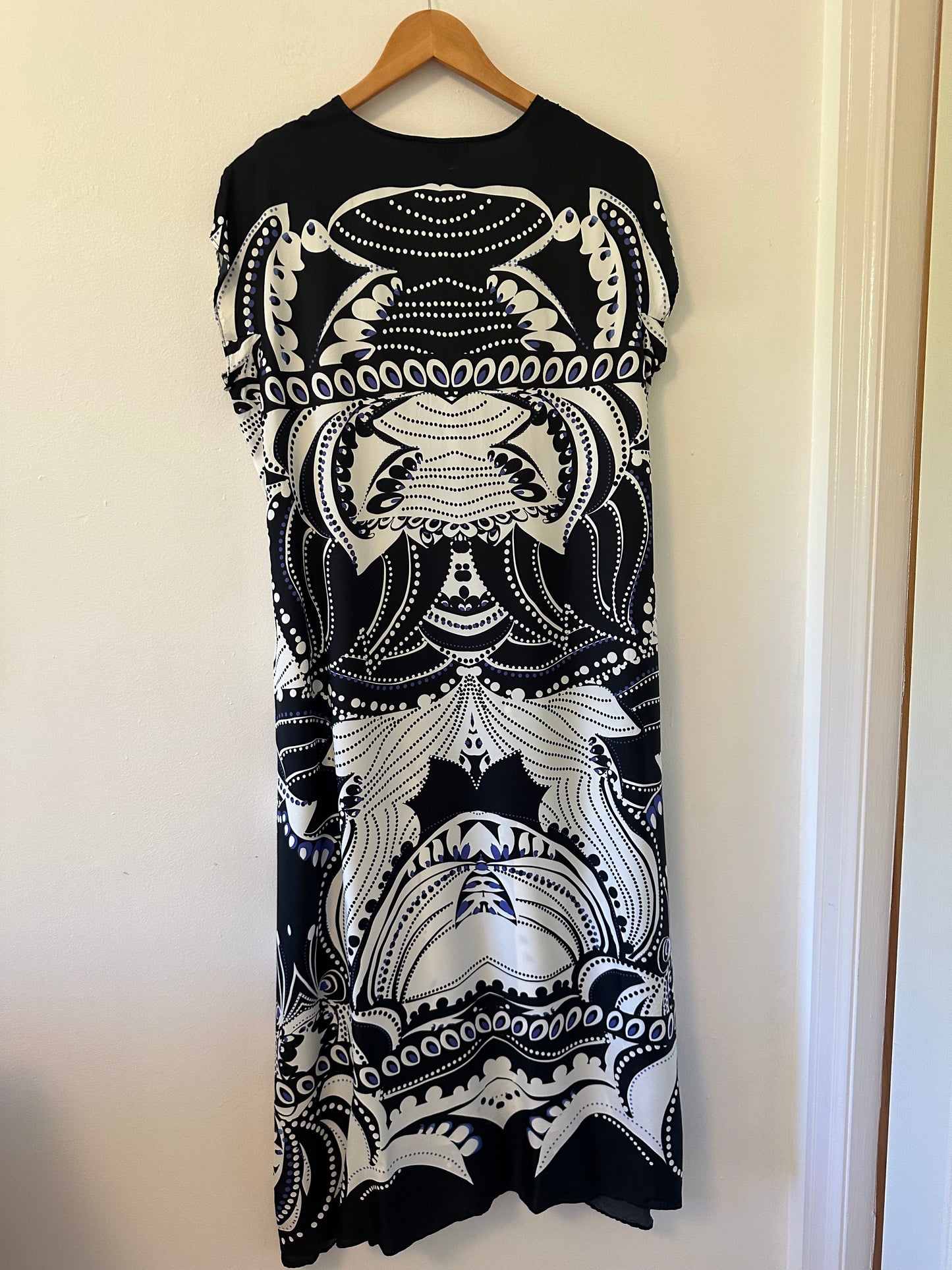 Reiss Freja Scarf Printed Midi Dress in Navy and White | Size 6