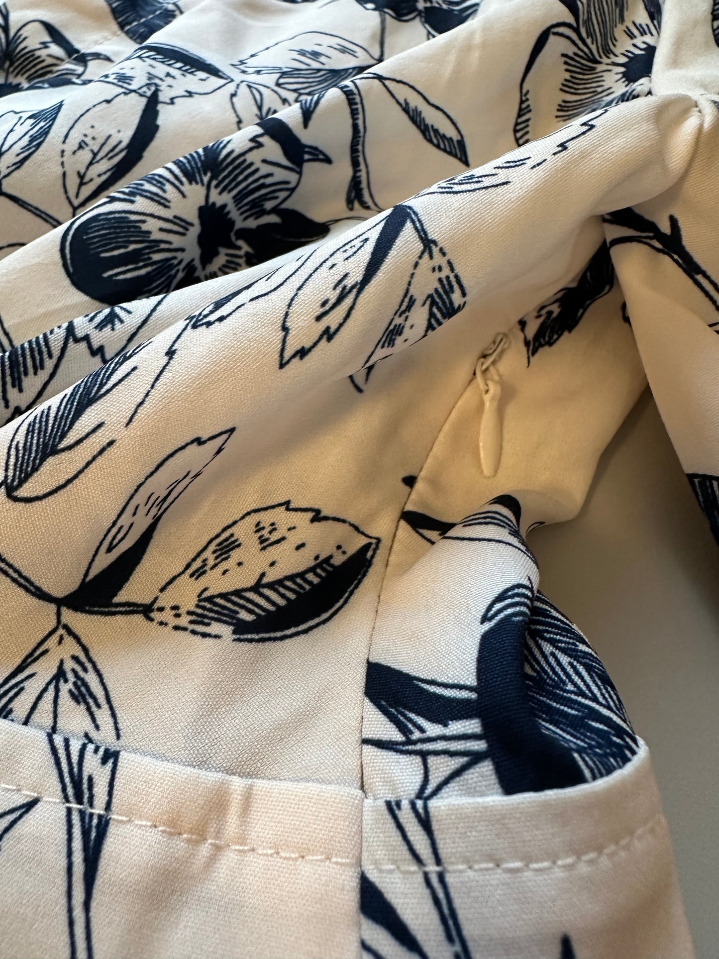 NWT Petallush Floral Half Sleeve V Neck Maxi Dress in Blue and White | Size Large