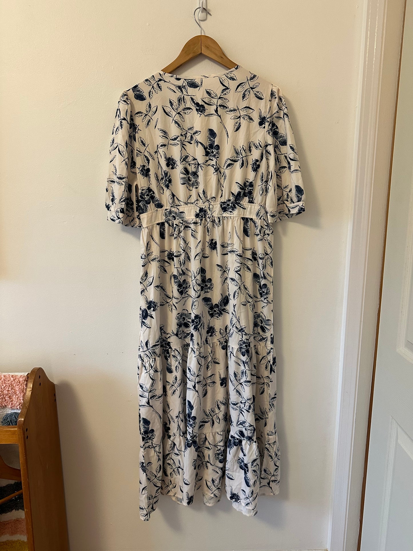 NWT Petallush Floral Half Sleeve V Neck Maxi Dress in Blue and White | Size Large