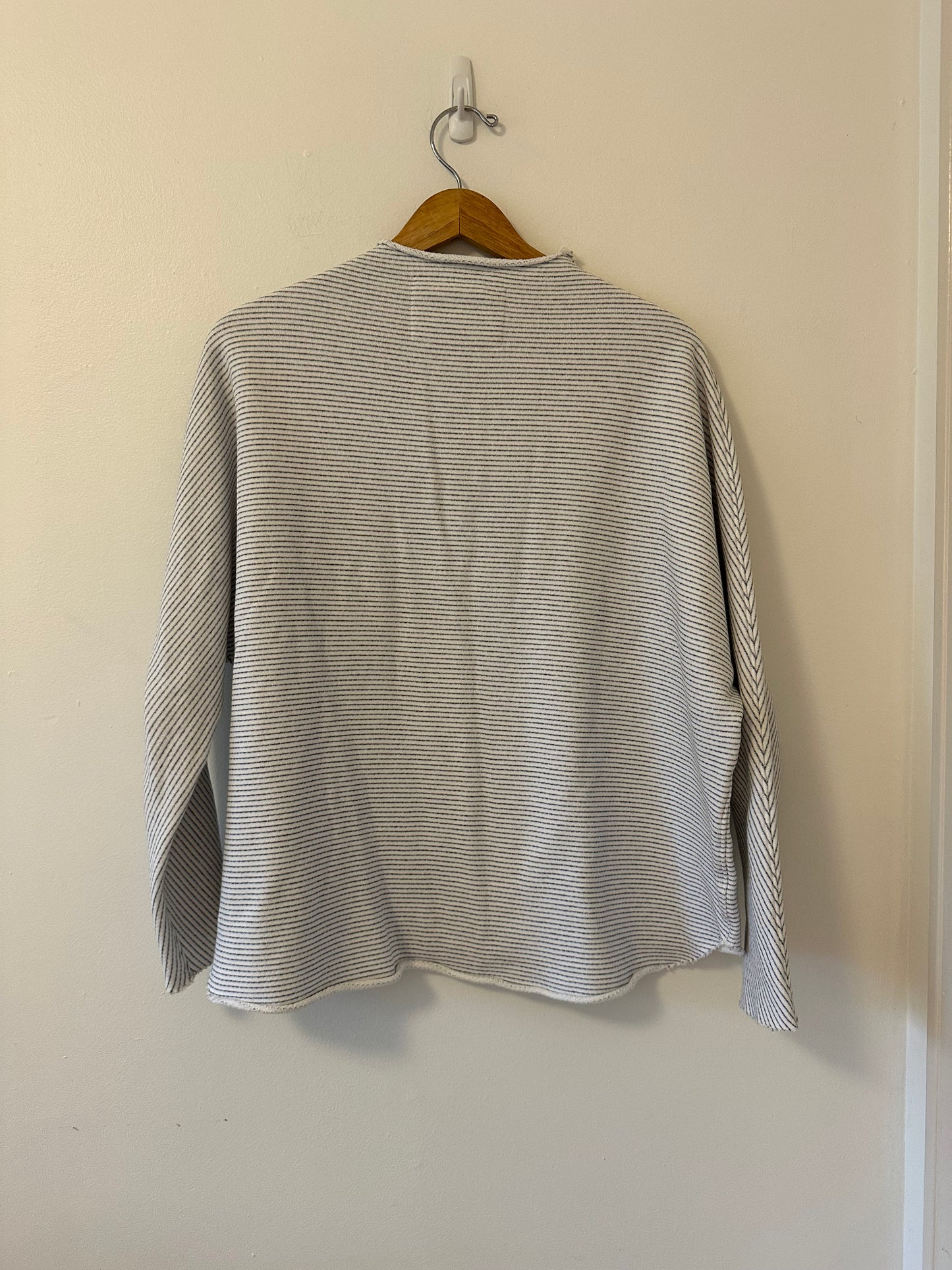 Frank & Eileen Tee Lab Triple Fleece Cotton White and Navy Sweatshirt | Size Medium