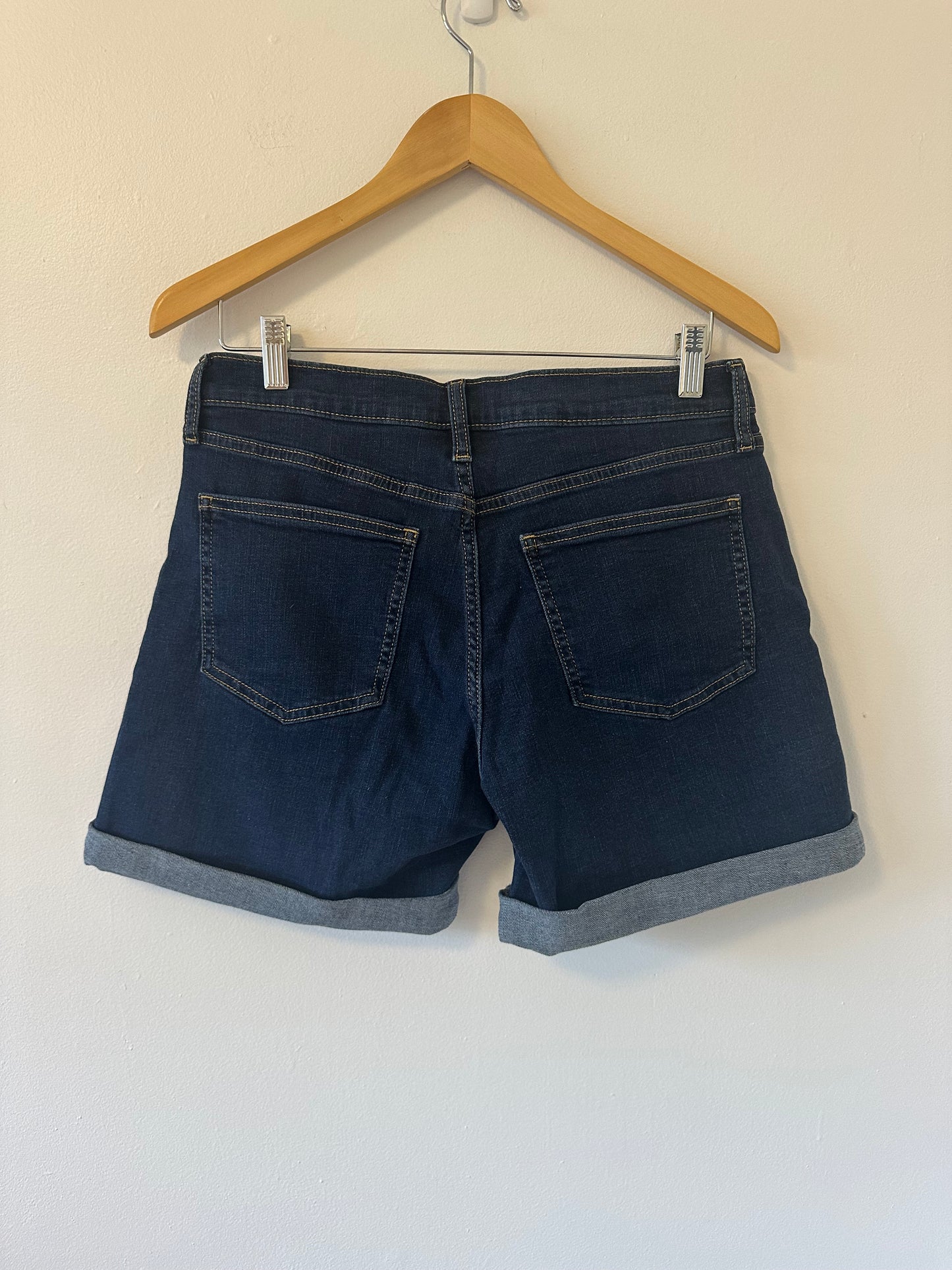 Gap 5” Girlfriend Mid Rise Dark Wash Cuffed Stretch Denim Shorts | Size 6 Tall