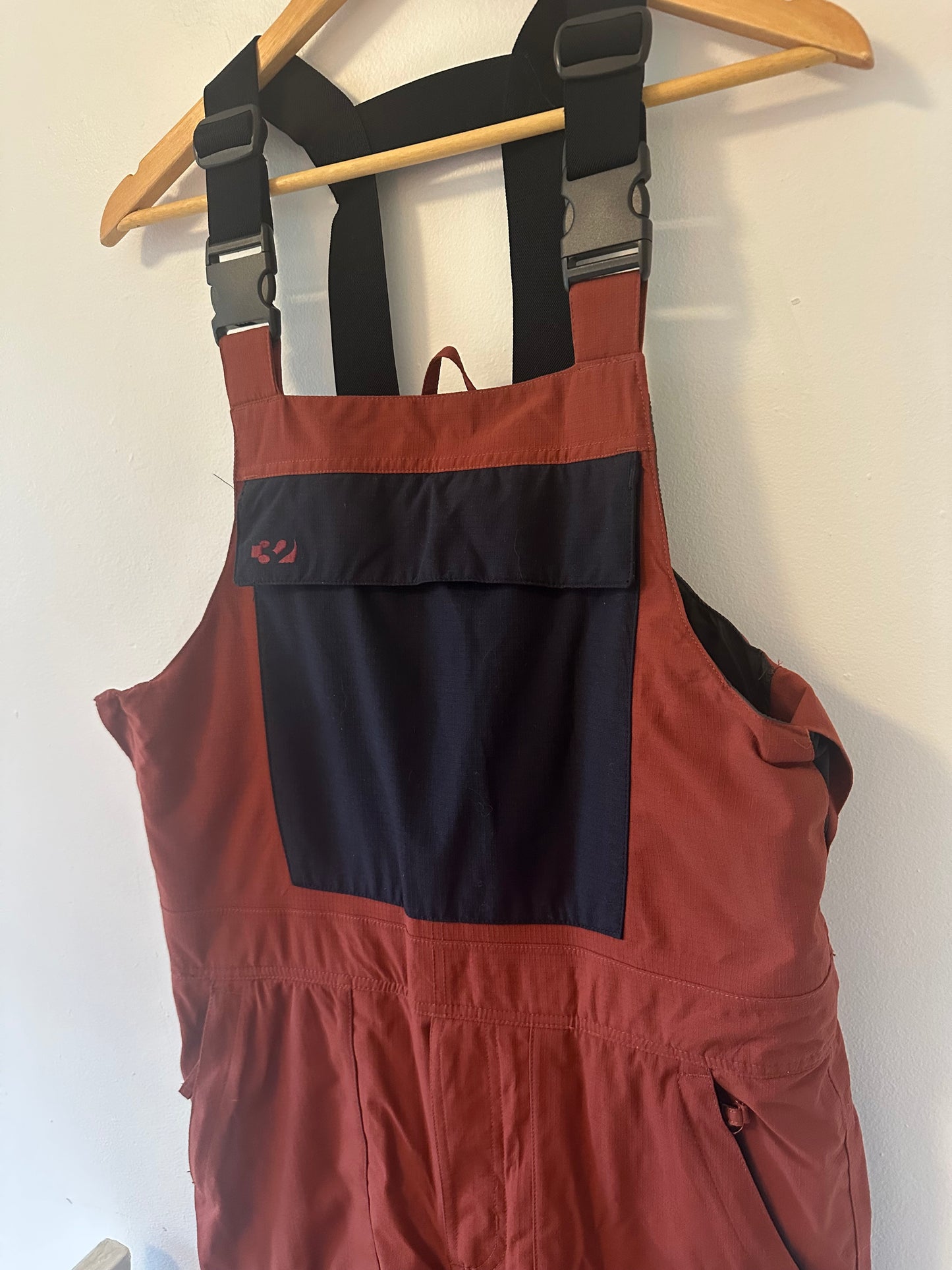 ThirtyTwo Rust Red and Black Bib Snowpants - Size Small