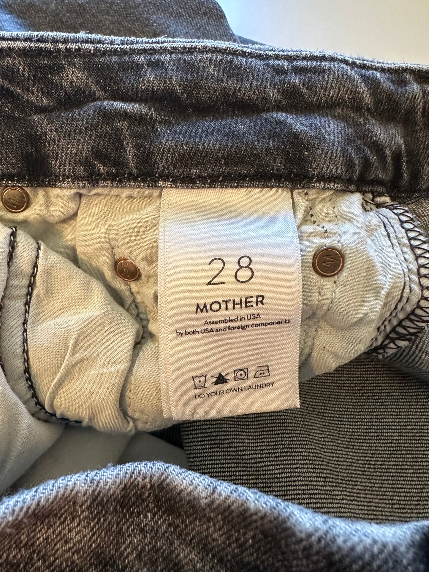 MOTHER The Roller Crop Undone Hem in Of Cats and Kings | Size 26