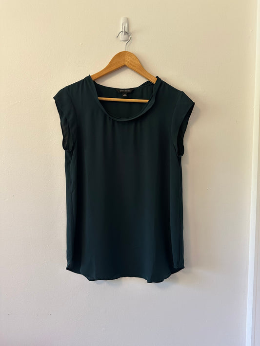 Banana Republic Short Sleeve Scoop Neck Blouse in Dark Green | Size Small