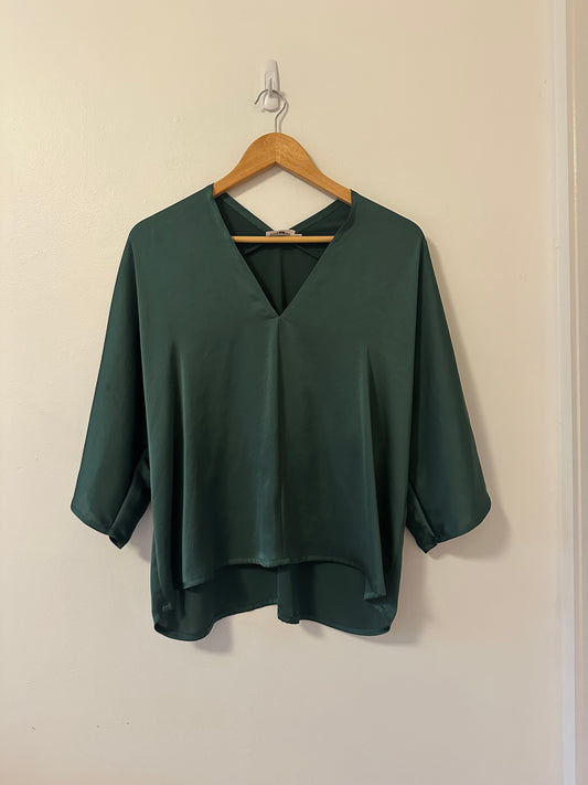 The Reset R Label Deep Green V-Neck Silky Loose Blouse | Size Medium