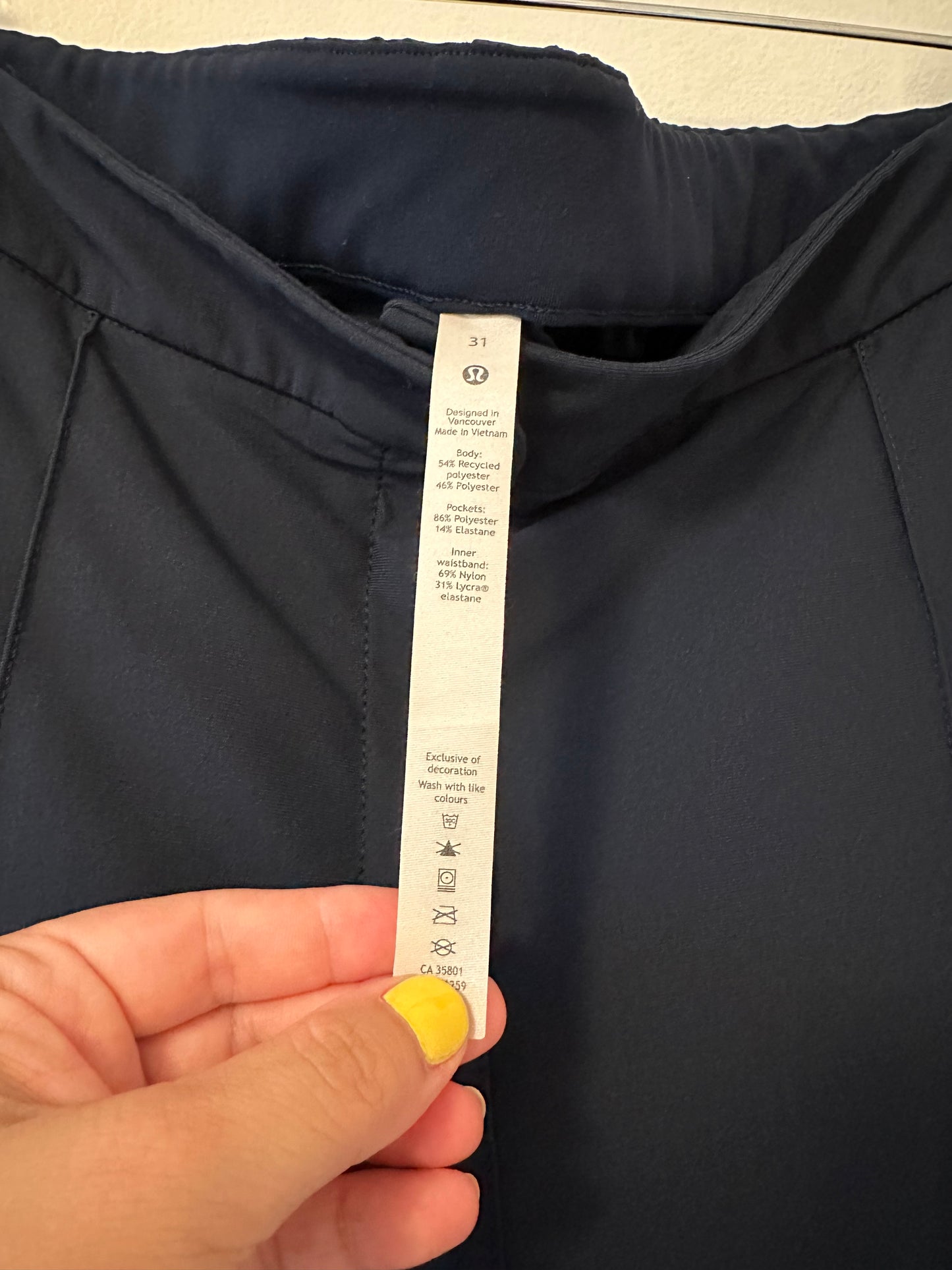 Lululemon Warpstreme High-Rise 7/8 Jogger in True Navy - Size 31