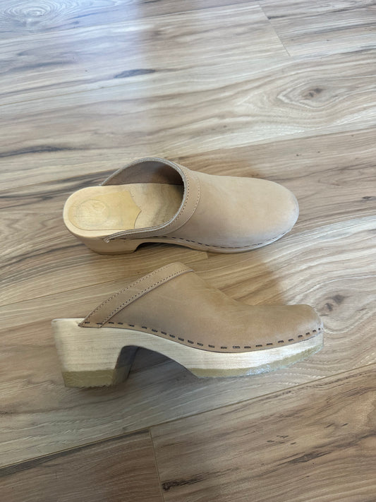 No. 6 Old School Clog on Mid Heel in Bone Size 39