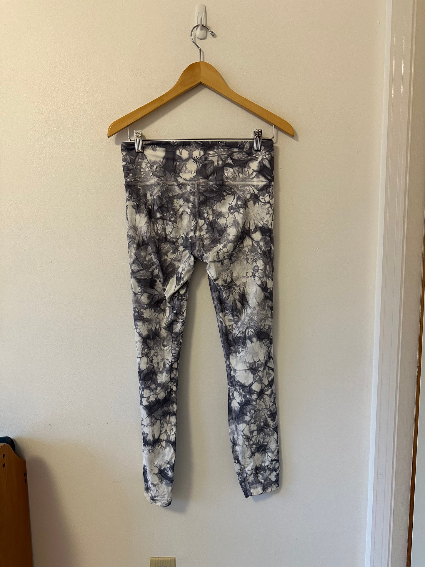 Athleta White and Gray Tie-Dye Leggings | Size Medium Tall