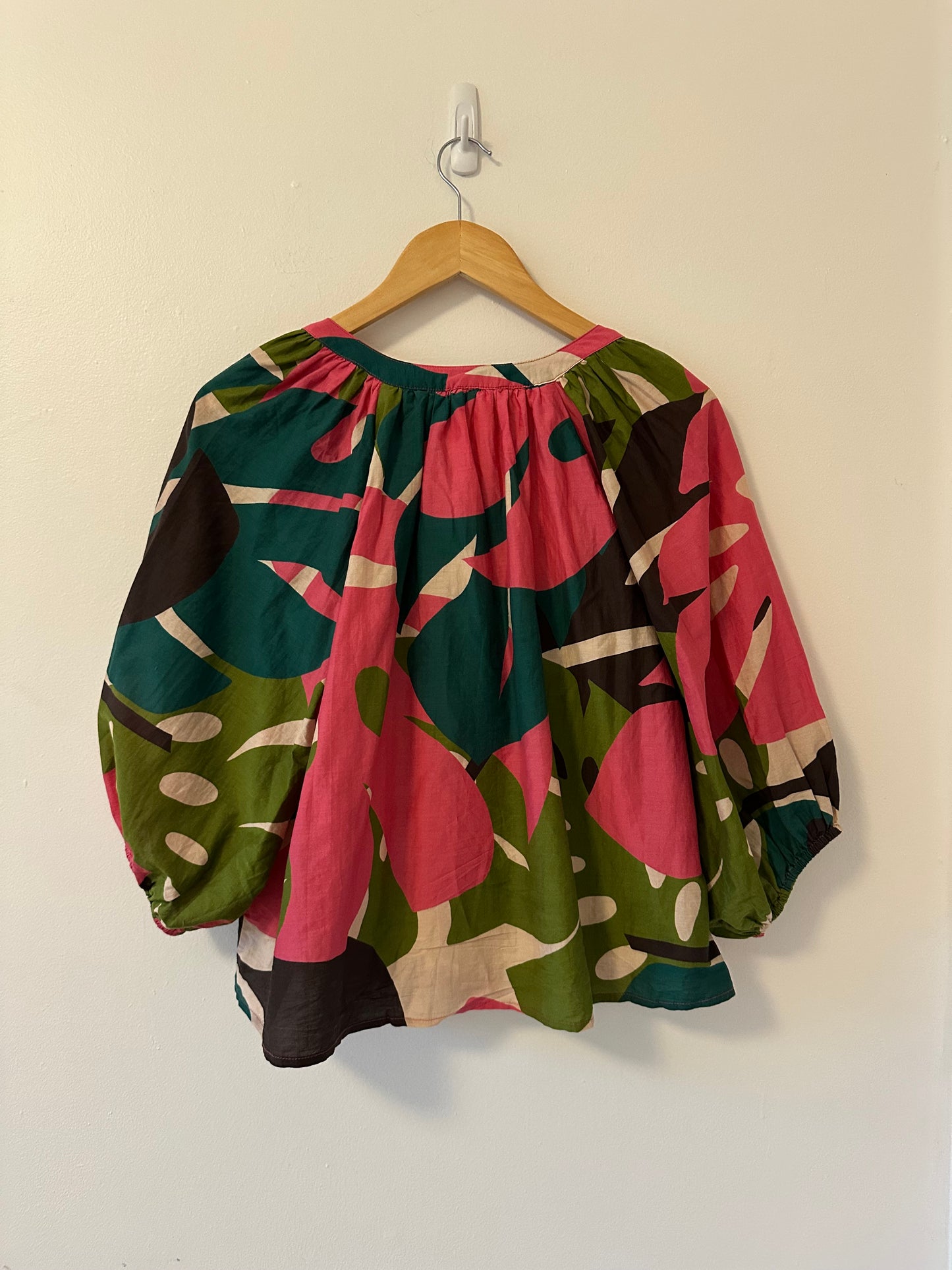 Velvet by Graham & Spencer Ariel Blouse in Pink and Green | Size Small