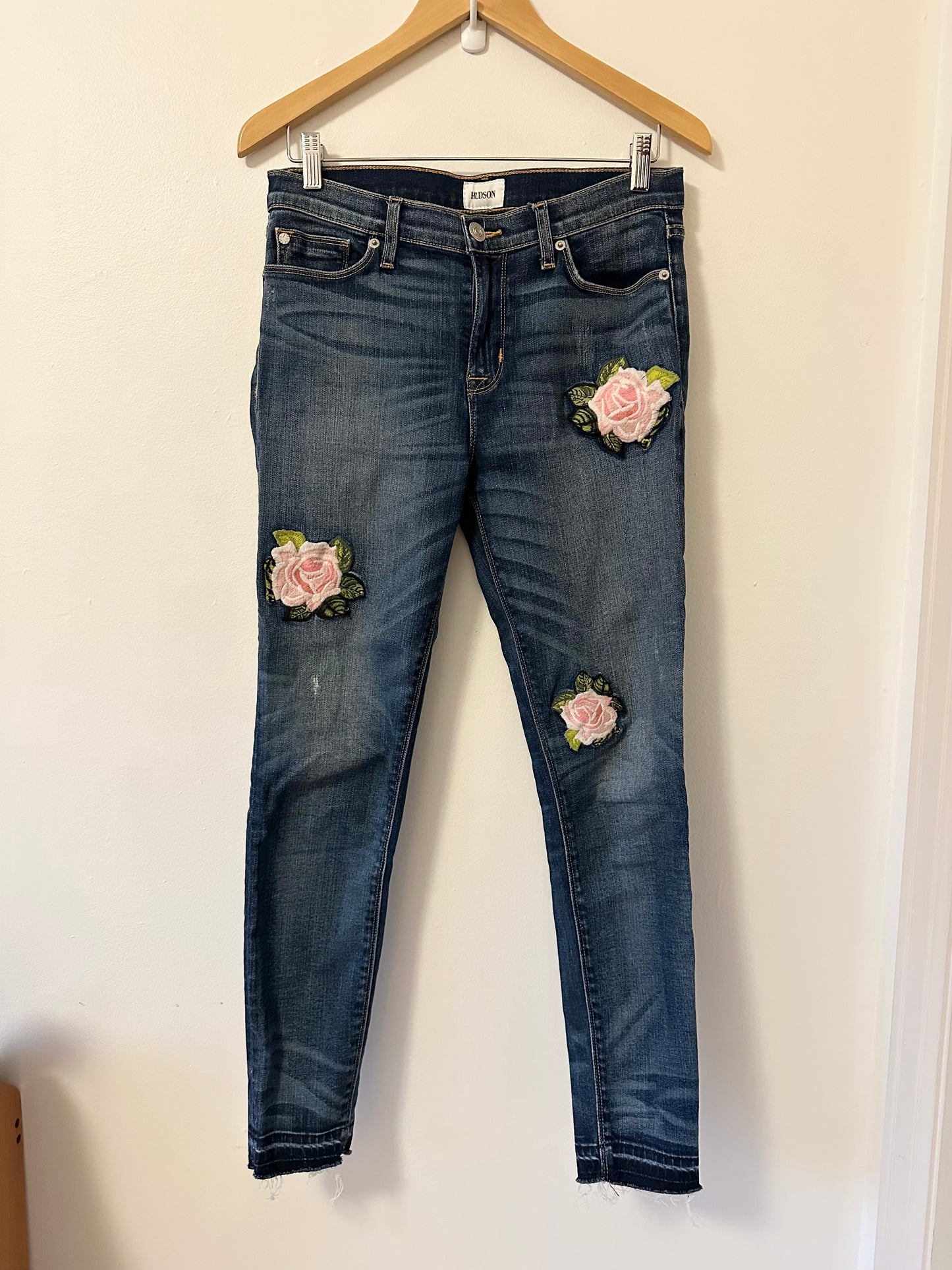 Hudson Jeans Dark Blue Mid Rise Skinny Jeans with Floral Embroidery | Size 28