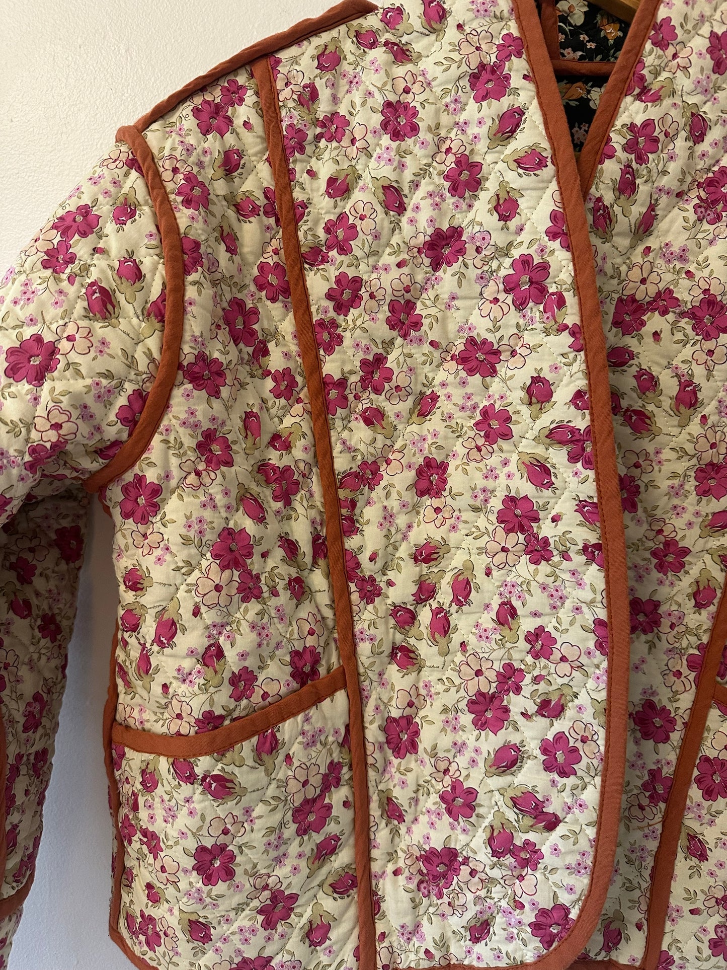 Entro Black Ecru Floral Printed Quilted Reversible Jacket | Size Medium