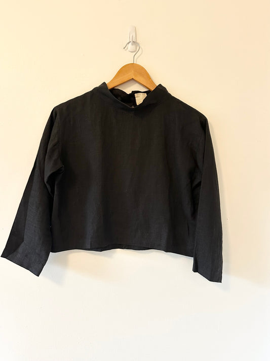 Marty Jean Cropped Uniform Linen Mock Neck Top in Black - Size XS