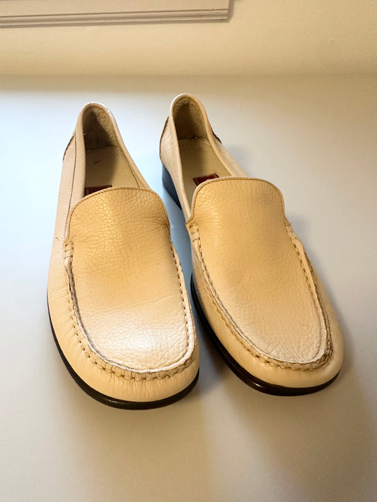 Cole Haan Cream Leather Loafers | Size 6.5