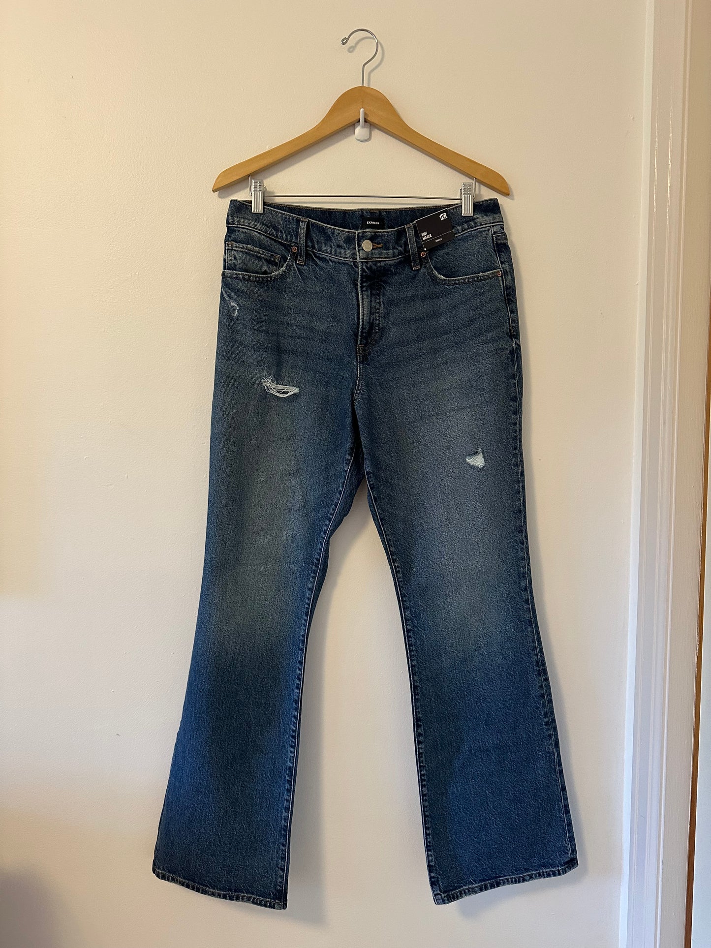 NWT Express Mid Rise Bootcut Distressed Stretch Jeans | Size 12