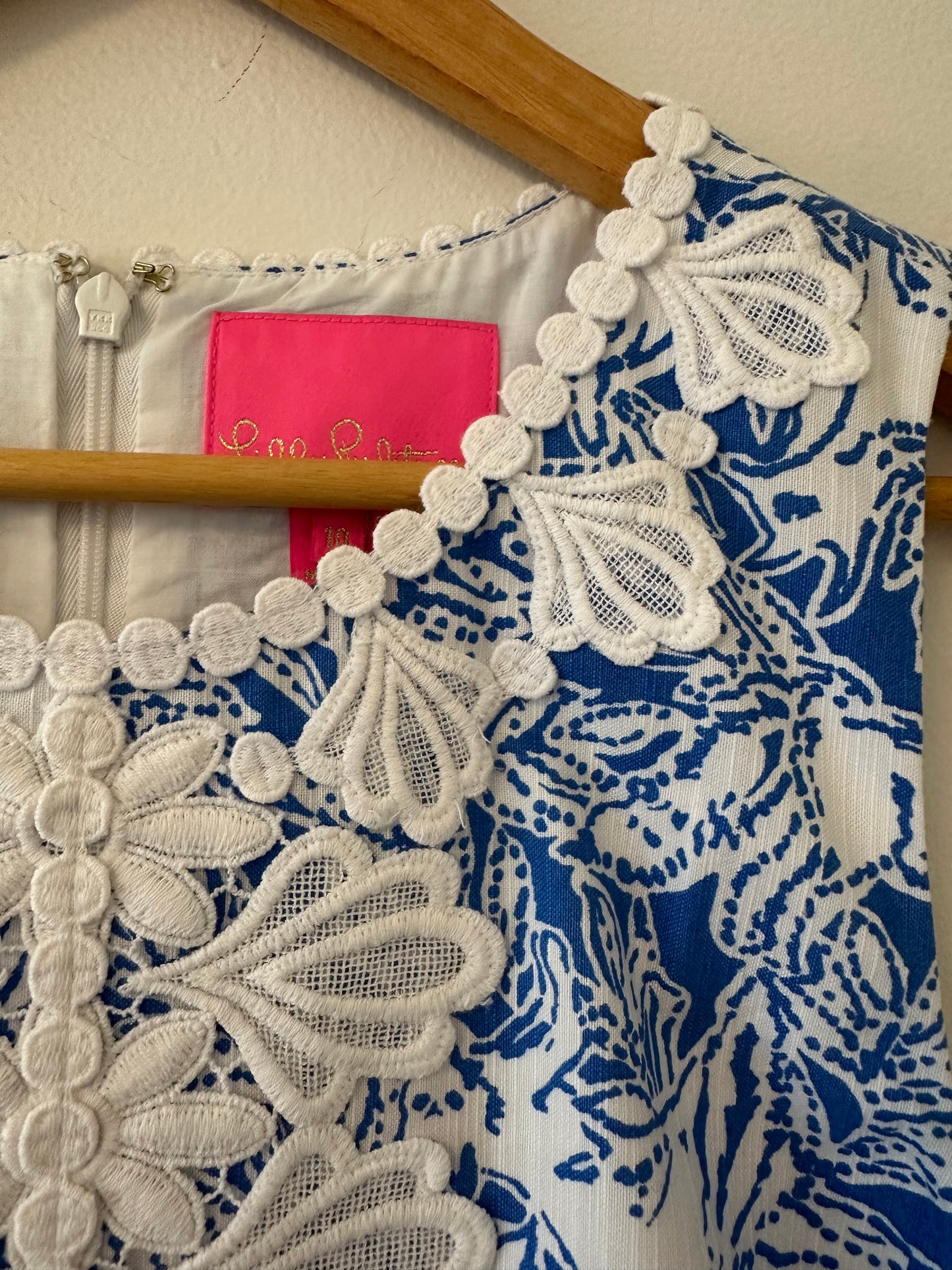 Lilly Pulitzer Melani Blue and White Sleeveless Shift Dress - Size 10