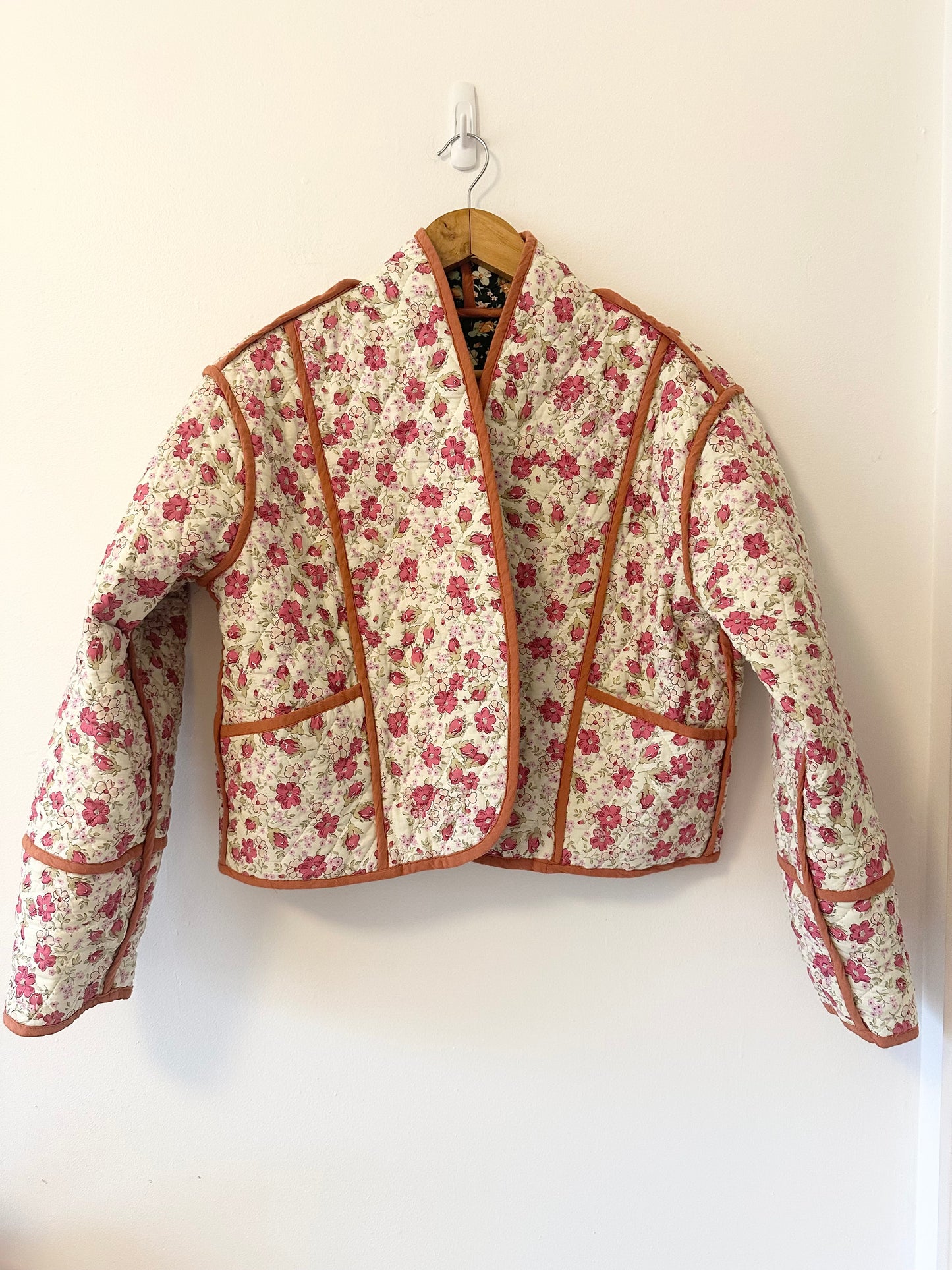 Entro Black Ecru Floral Printed Quilted Reversible Jacket | Size Medium