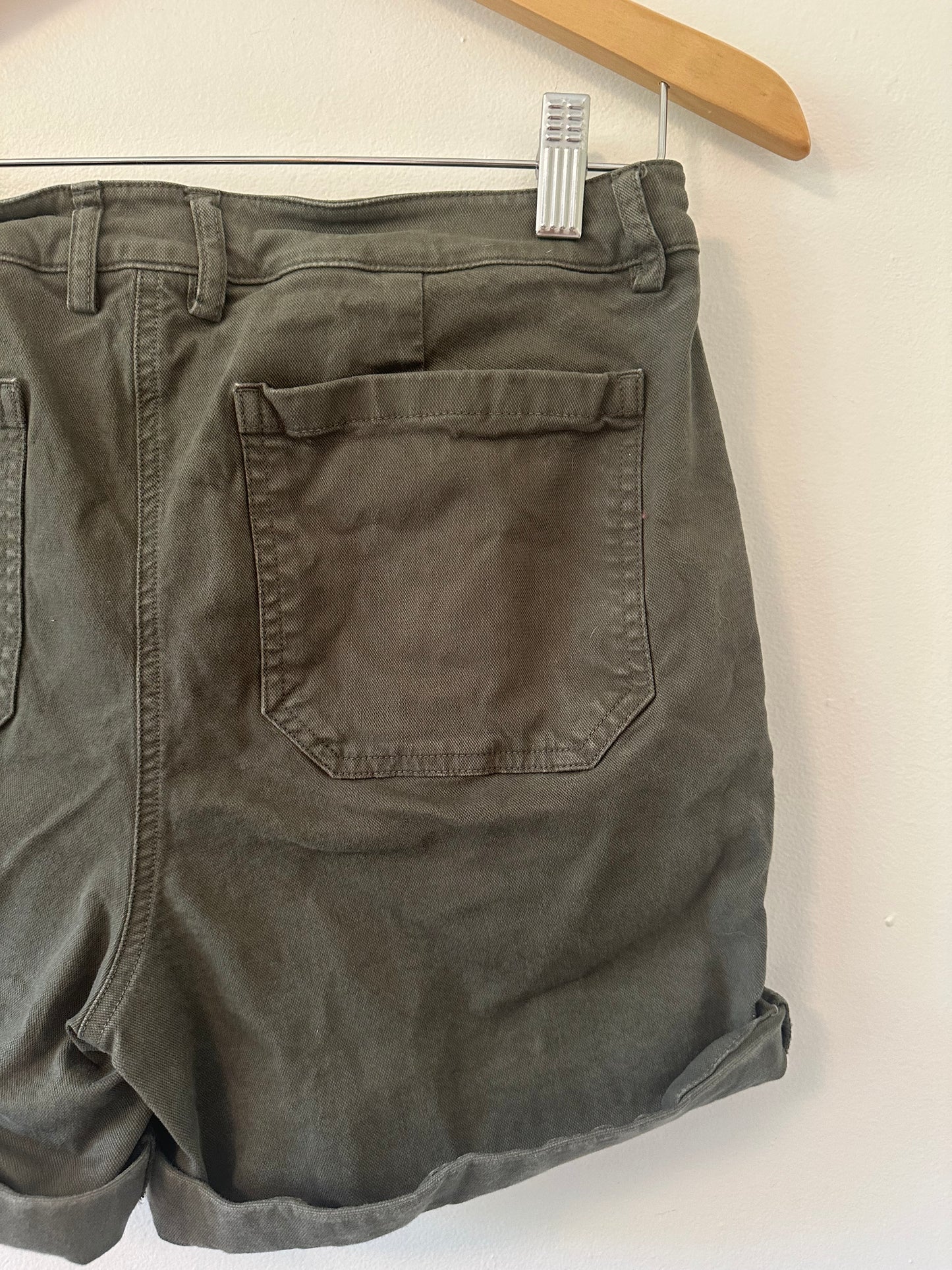 Boden Olive Green Cuffed Women's Shorts - Size US 8
