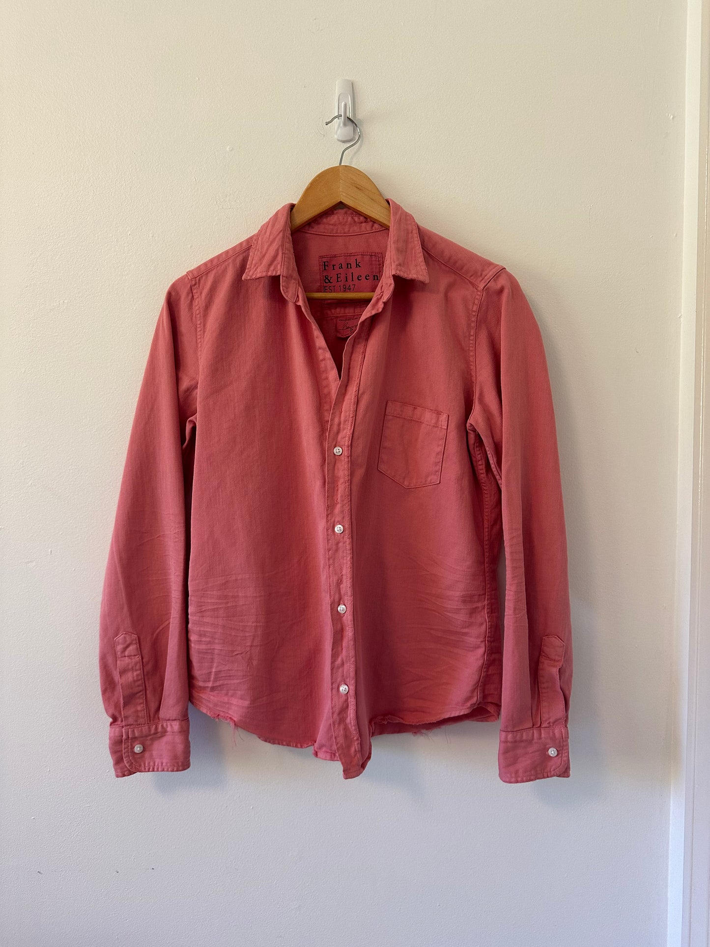 Frank & Eileen Pink Relaxed Fit Button Down Shirt | Size Medium