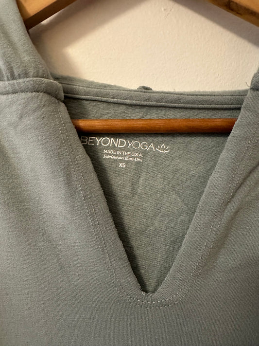 Beyond Yoga Sage Green Cross Back Cropped Hoodie Sweatshirt | Size XS