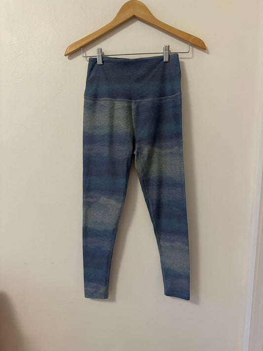 Beyond Yoga SoftMark High Waisted Midi Legging in Watercolor Waves | Size Medium