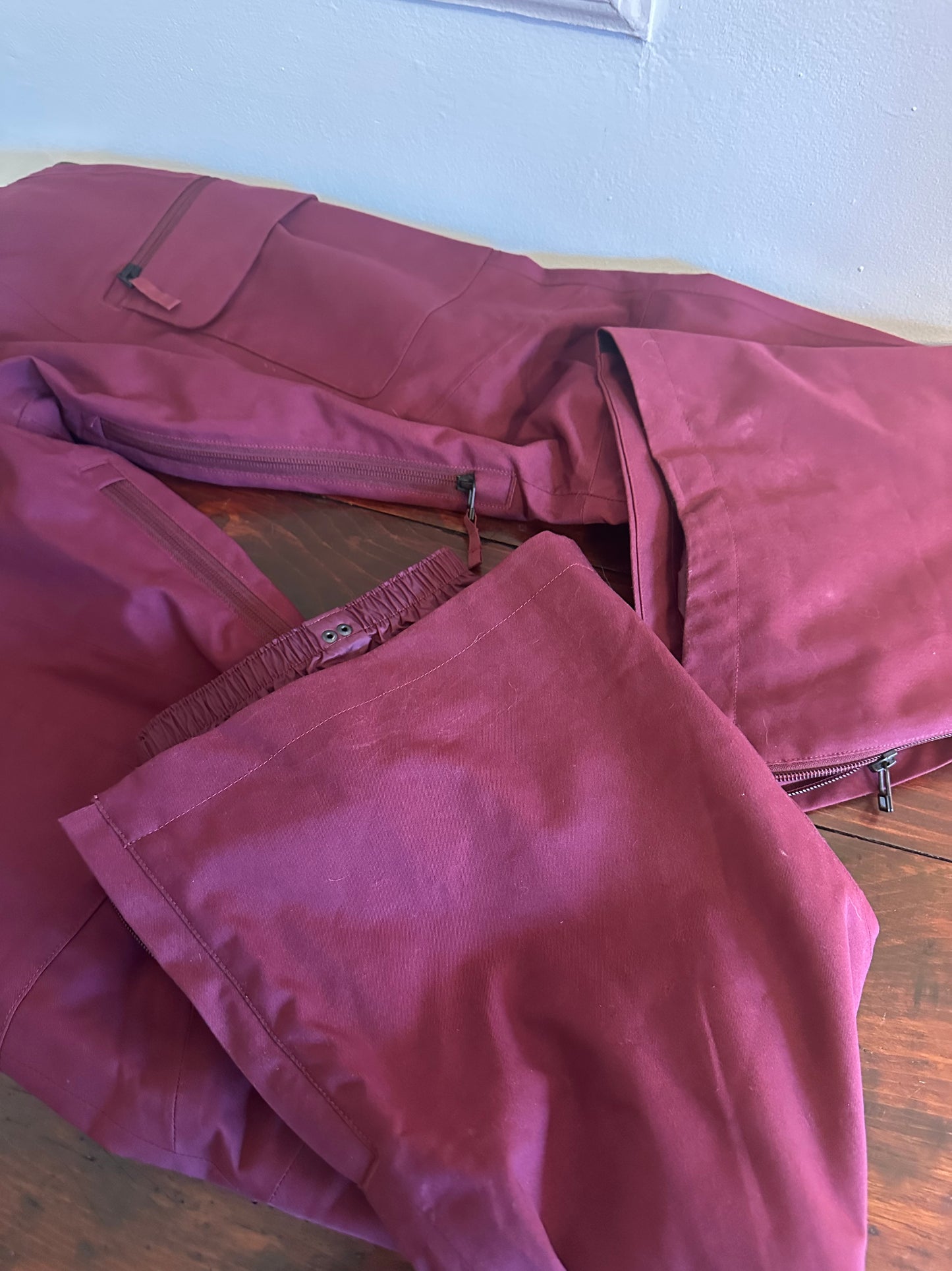 Burton Burgundy Cargo Snowboard Snow Pants - Size Medium
