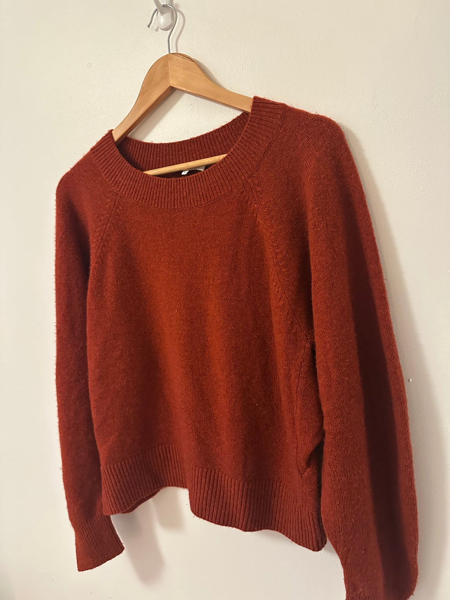 Vince Raglan Dolman Sleeve Crew Neck Sweater in Rust Red | Size Medium