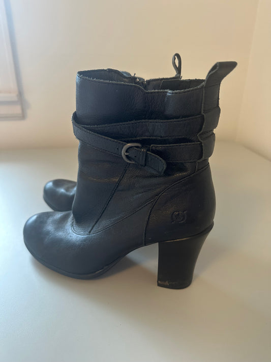 Born Women's Leather Western Style Heeled Ankle Boots | Size 9