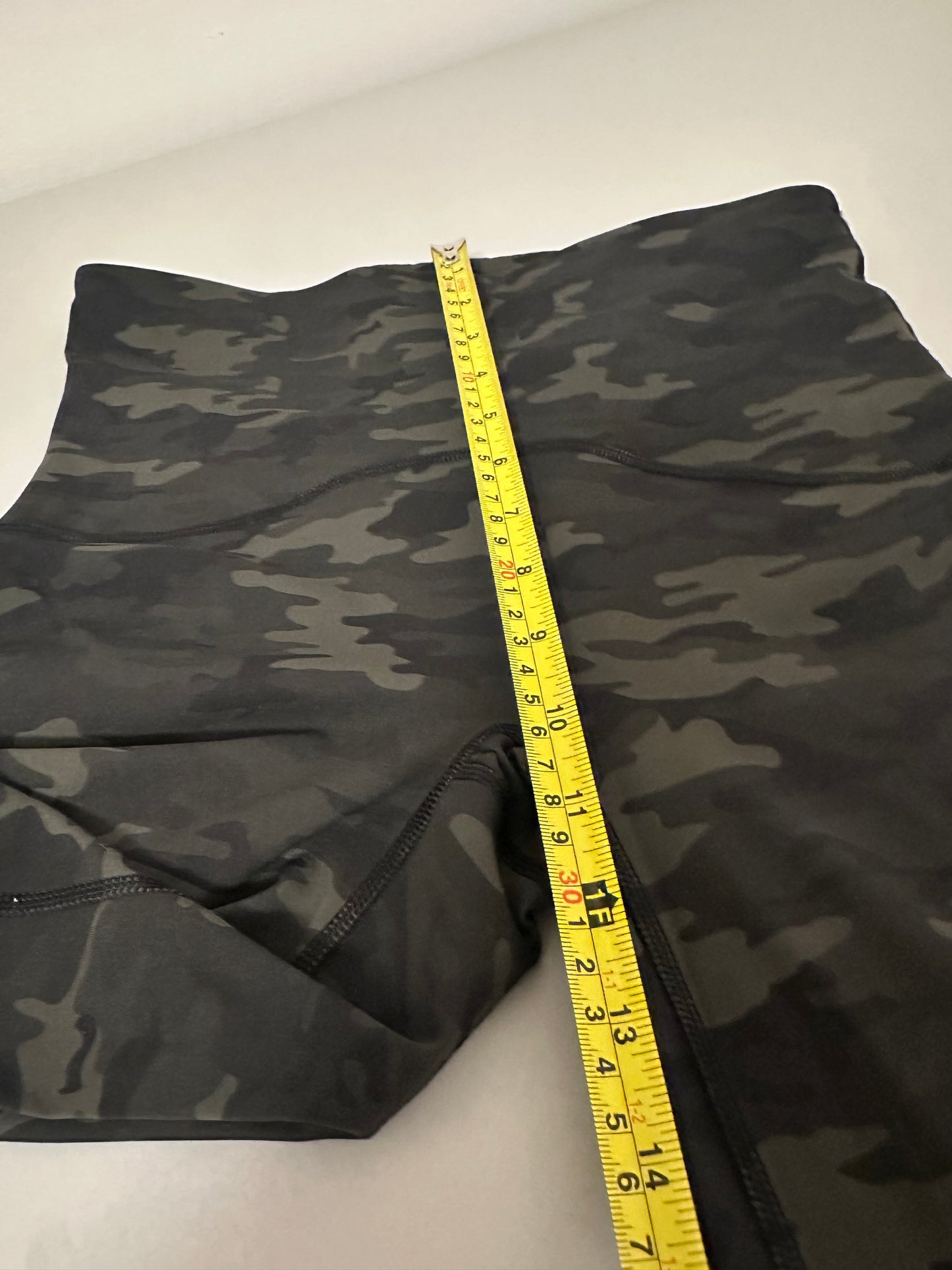 SPANX Women's Camouflage Cropped Leggings | Size Medium