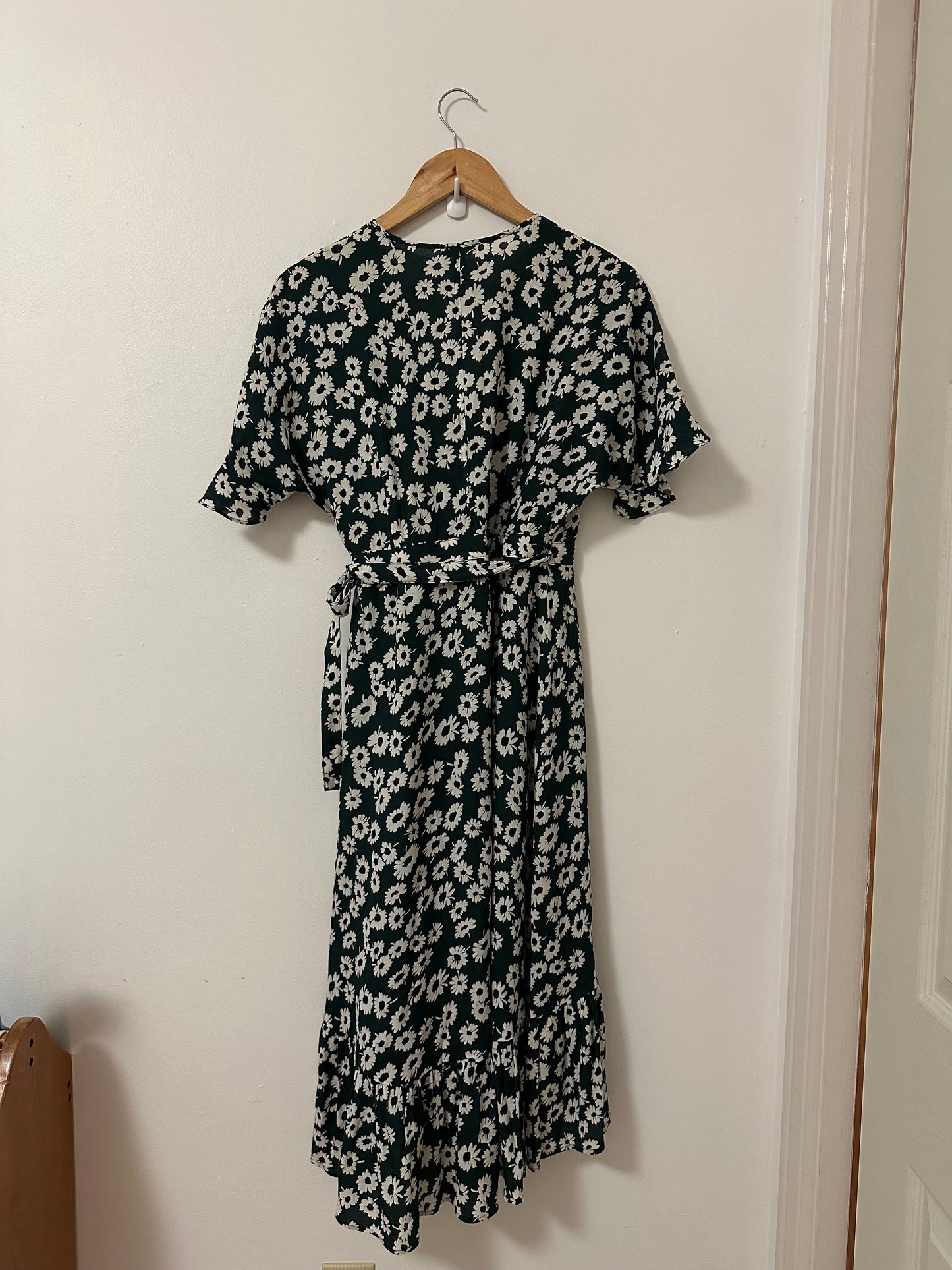 Rails Florence Daisy Print Flutter Sleeve Wrap Dress In Green | Size Small